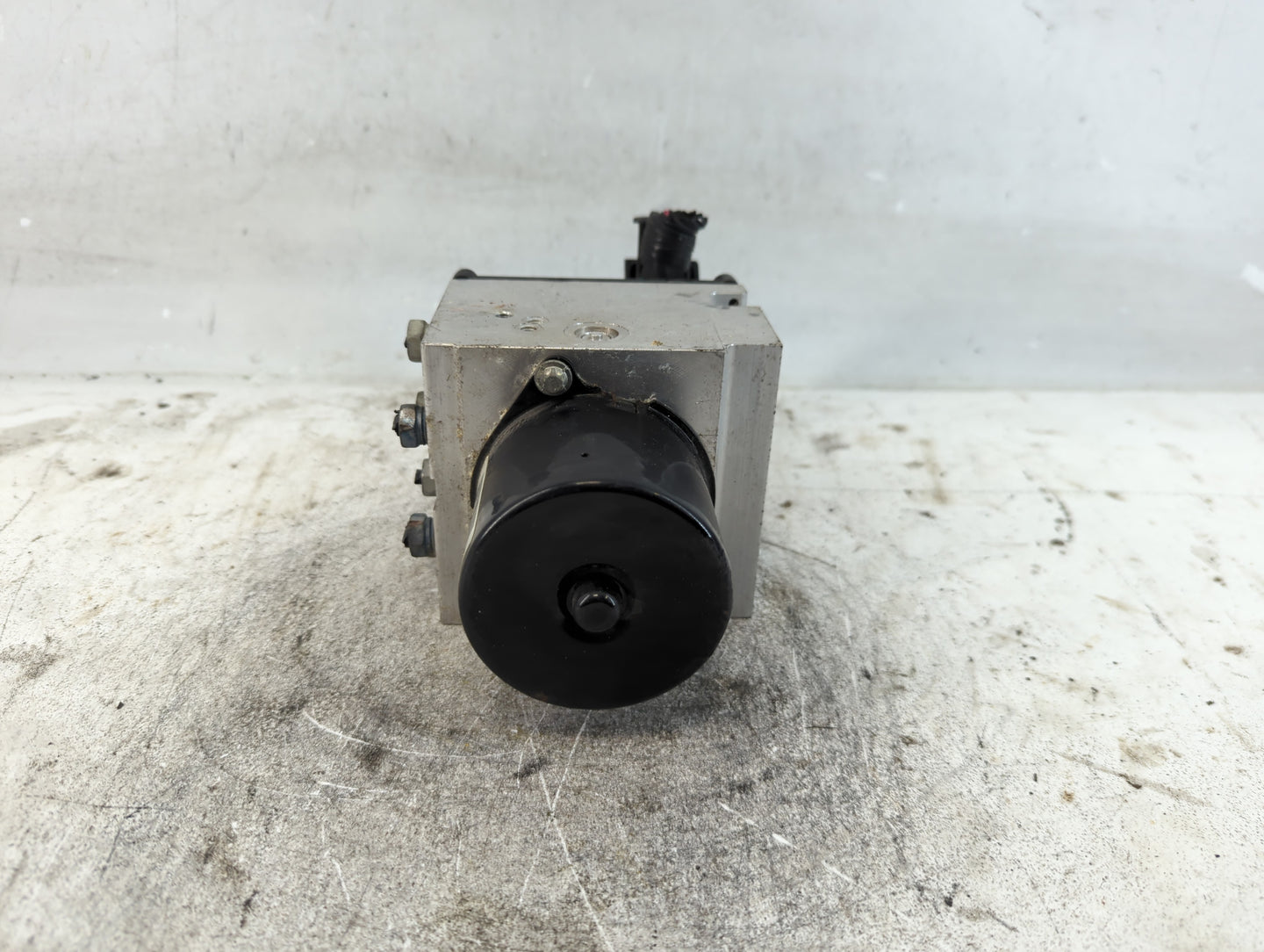 2011 Chevrolet Malibu ABS Pump Control Module Replacement P/N:20908731 Fits OEM Used Auto Parts - Oemusedautoparts1.com