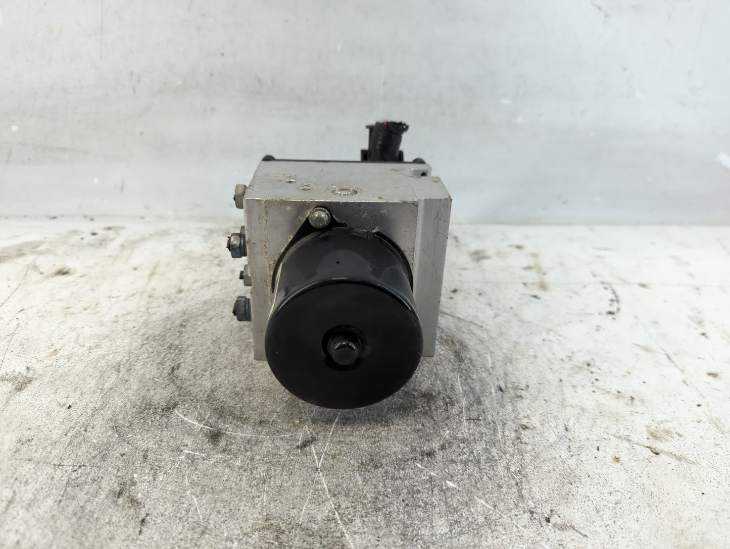2011 Chevrolet Malibu ABS Pump Control Module Replacement P/N:20908731 Fits OEM Used Auto Parts - Oemusedautoparts1.com