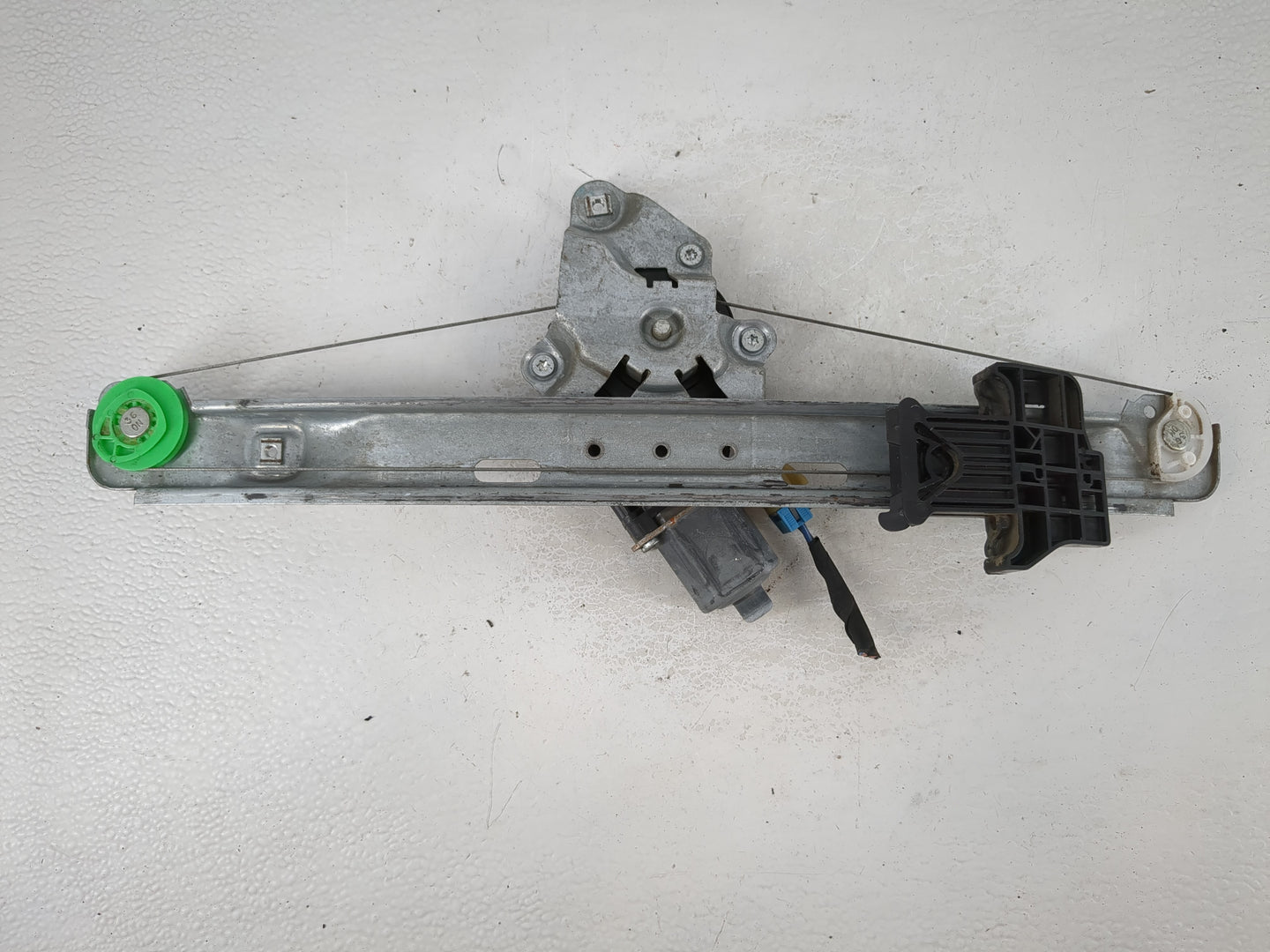 2008-2012 Chevrolet Malibu Passenger Rear Right Power Window Motor - Oemusedautoparts1.com