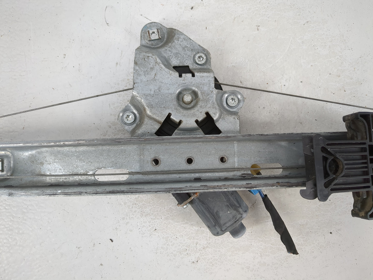 2008-2012 Chevrolet Malibu Passenger Rear Right Power Window Motor - Oemusedautoparts1.com