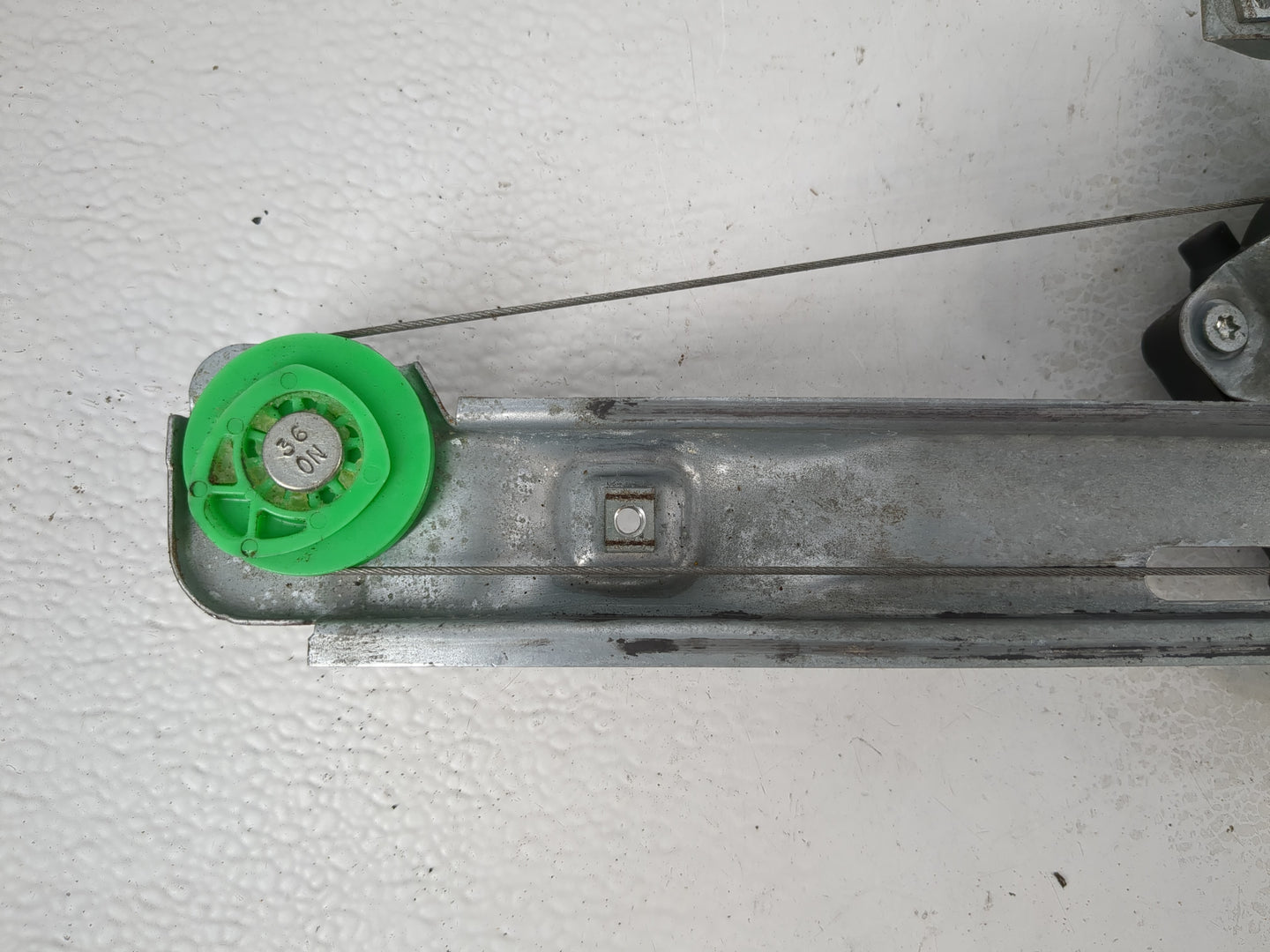 2008-2012 Chevrolet Malibu Passenger Rear Right Power Window Motor - Oemusedautoparts1.com