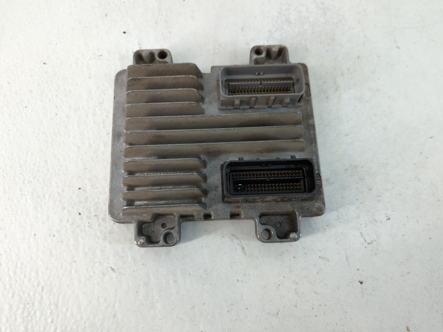 2010-2013 Chevrolet Silverado 1500 PCM Engine Control Computer ECU ECM PCU OEM P/N:12639900 Fits OEM Used Auto Parts - Oemus
