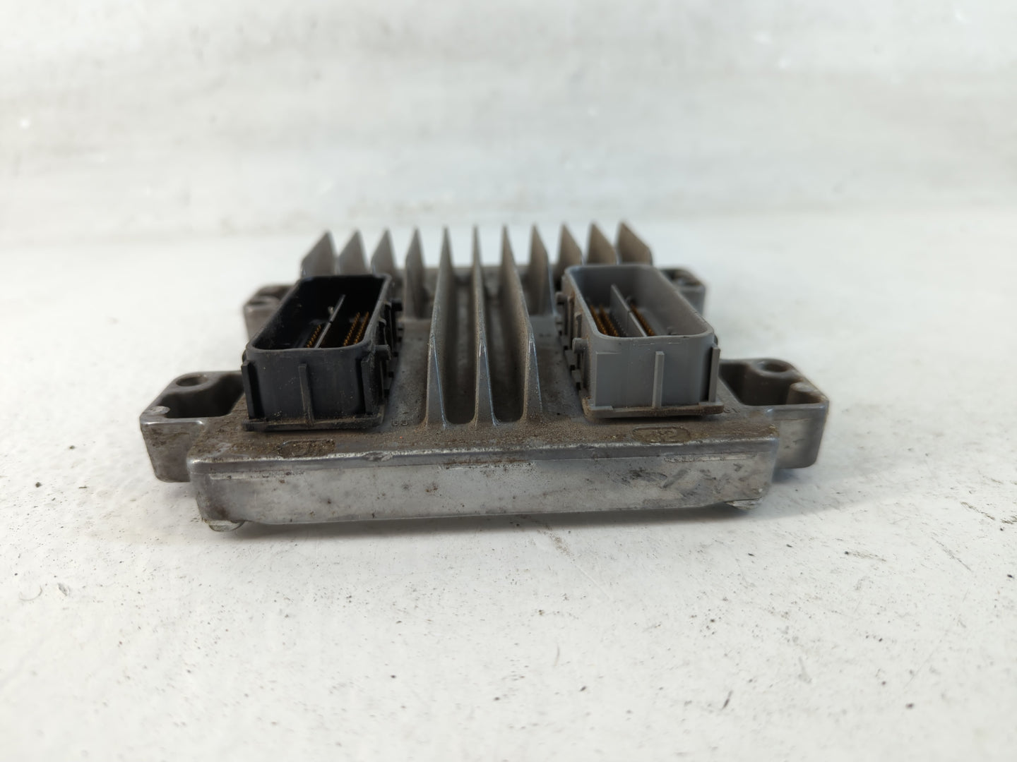 2010-2013 Chevrolet Silverado 1500 PCM Engine Control Computer ECU ECM PCU OEM P/N:12639900 Fits OEM Used Auto Parts - Oemus