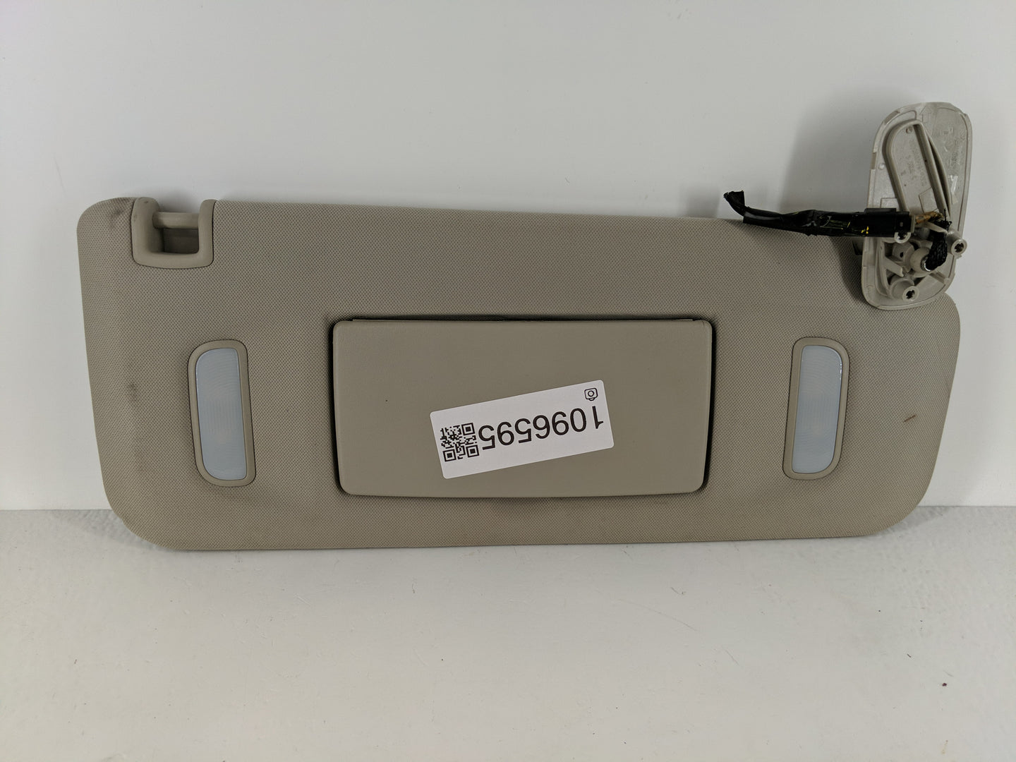 2007-2013 Chevrolet Silverado 1500 Sun Visor Shade Replacement Passenger Right Mirror Fits OEM Used Auto Parts - Oemusedauto