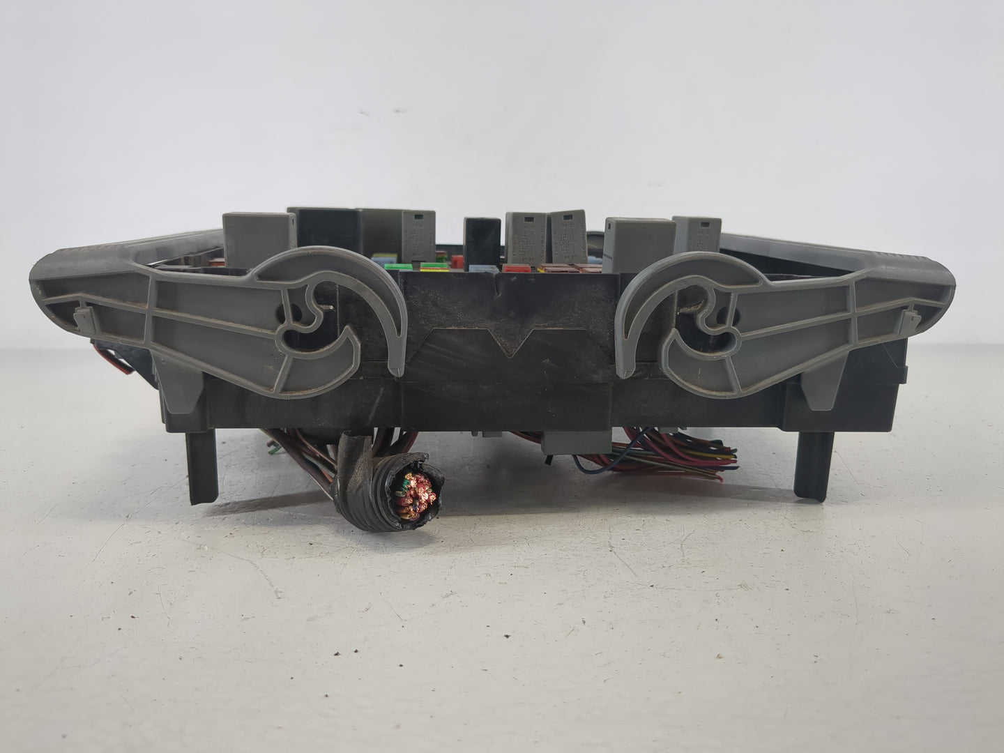 2010-2013 Chevrolet Silverado 1500 Fusebox Fuse Box Panel Relay Module Fits Fits 2010 2011 2012 2013 OEM Used Auto Parts - O