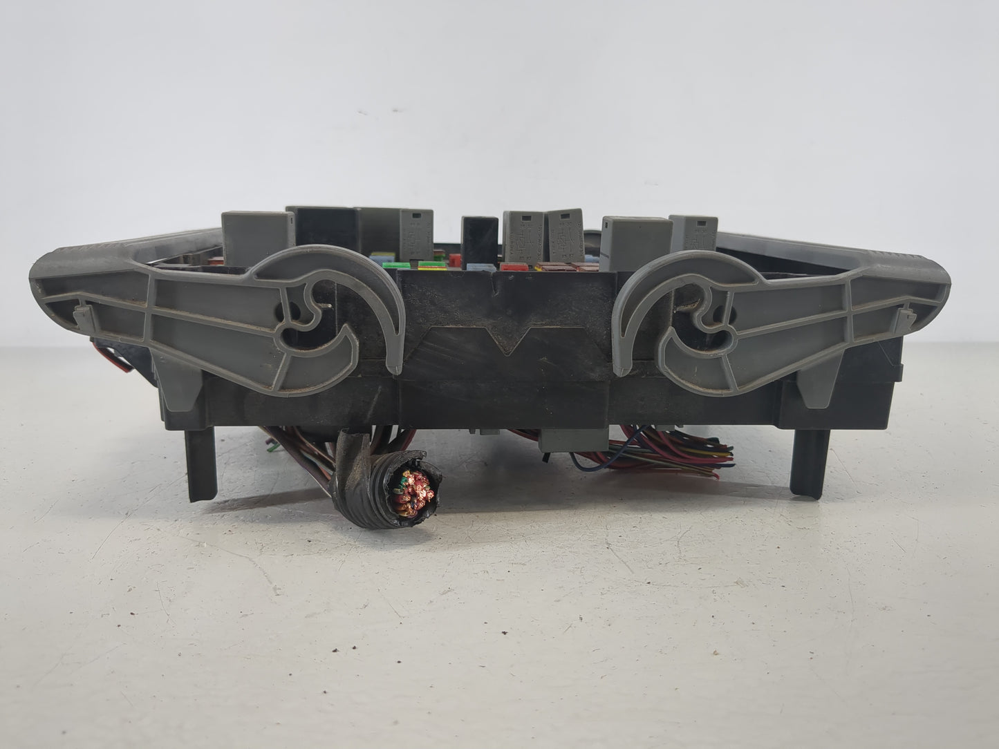 2010-2013 Chevrolet Silverado 1500 Fusebox Fuse Box Panel Relay Module Fits Fits 2010 2011 2012 2013 OEM Used Auto Parts - O