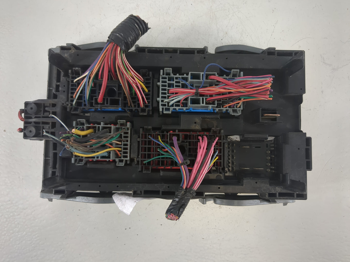 2010-2013 Chevrolet Silverado 1500 Fusebox Fuse Box Panel Relay Module Fits Fits 2010 2011 2012 2013 OEM Used Auto Parts - O