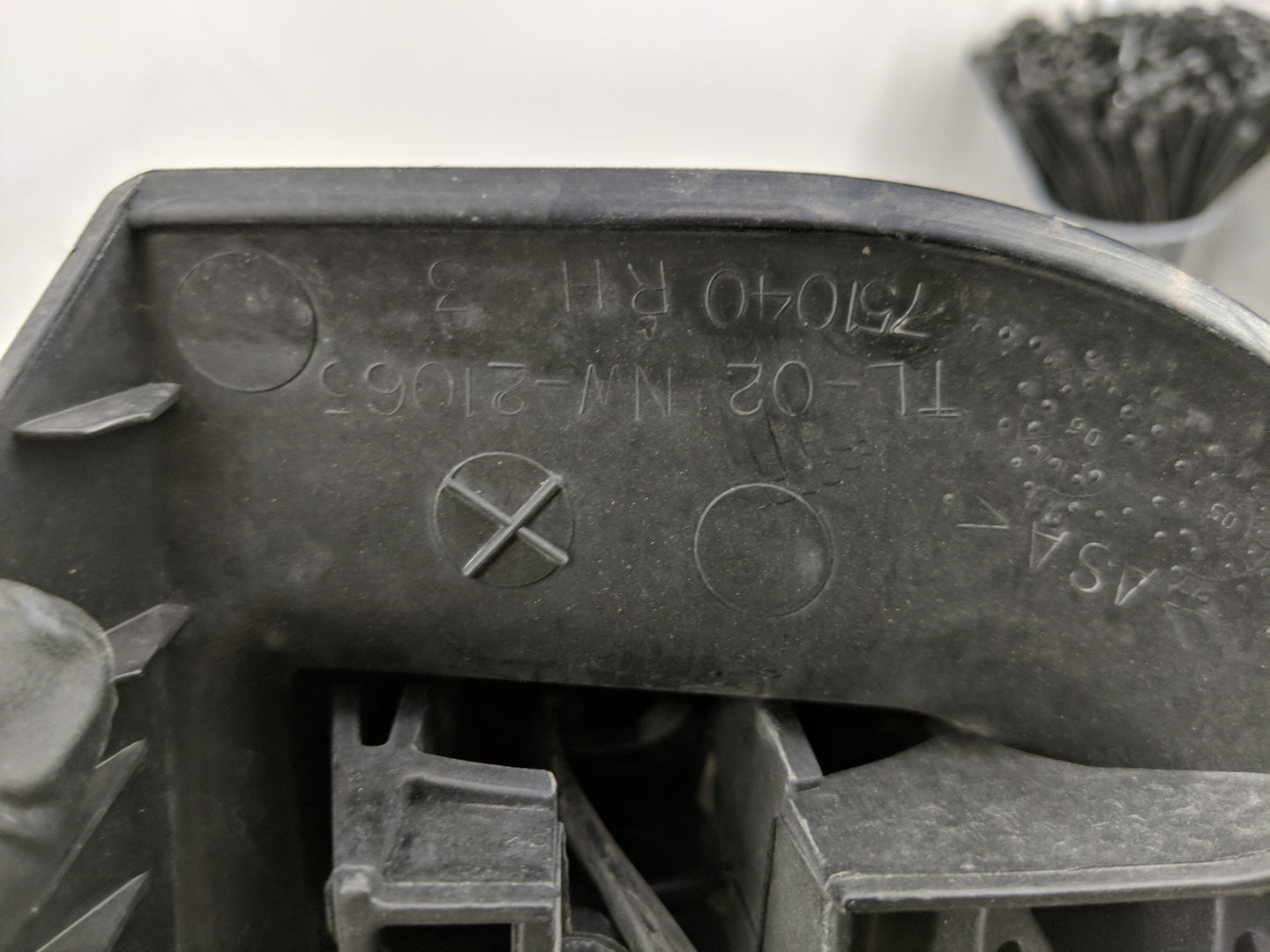 2007-2013 Chevrolet Silverado 1500 Side Mirror Replacement Passenger Right View Door Mirror Fits OEM Used Auto Parts - Oemus