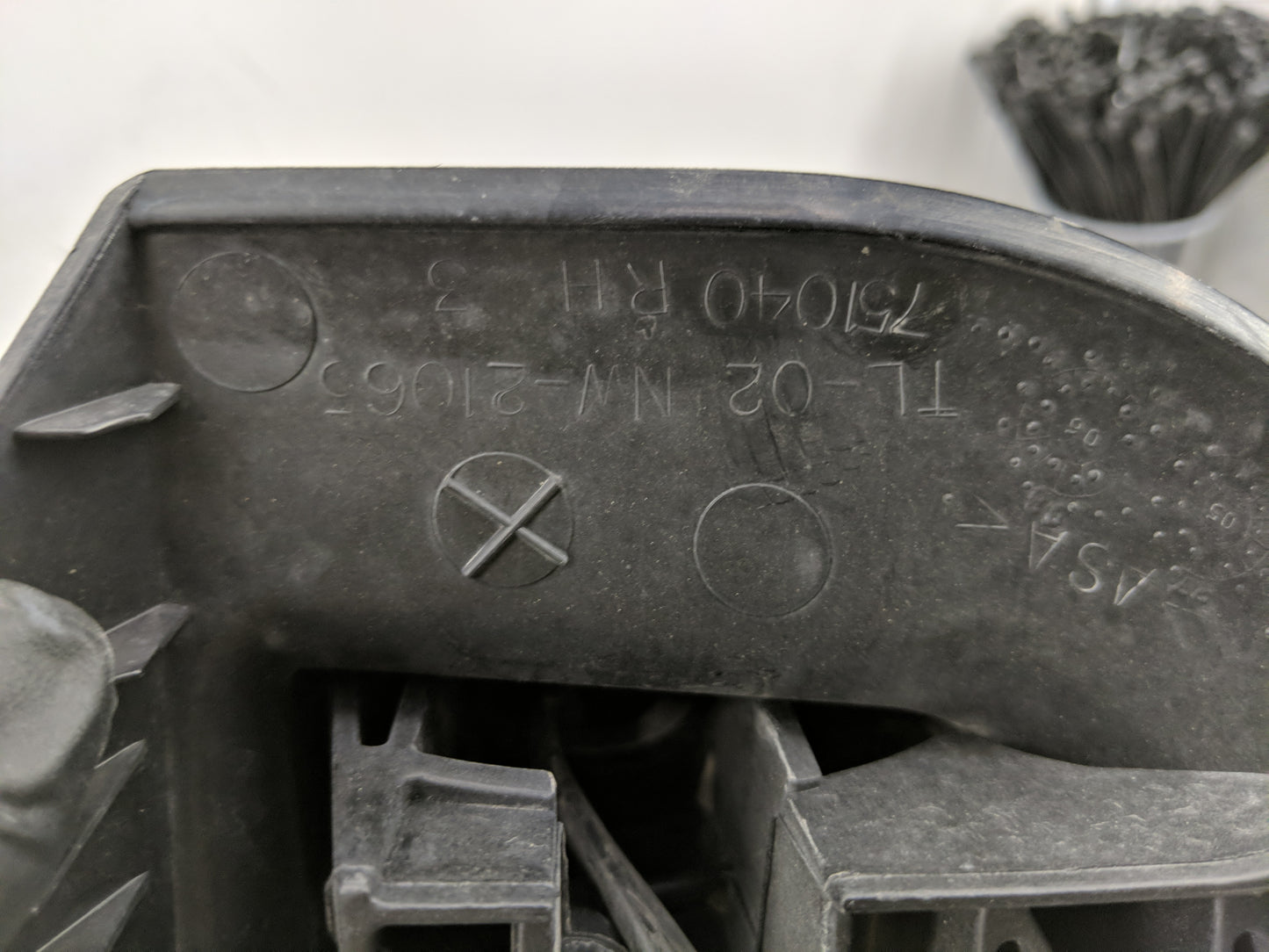 2007-2013 Chevrolet Silverado 1500 Side Mirror Replacement Passenger Right View Door Mirror Fits OEM Used Auto Parts - Oemus