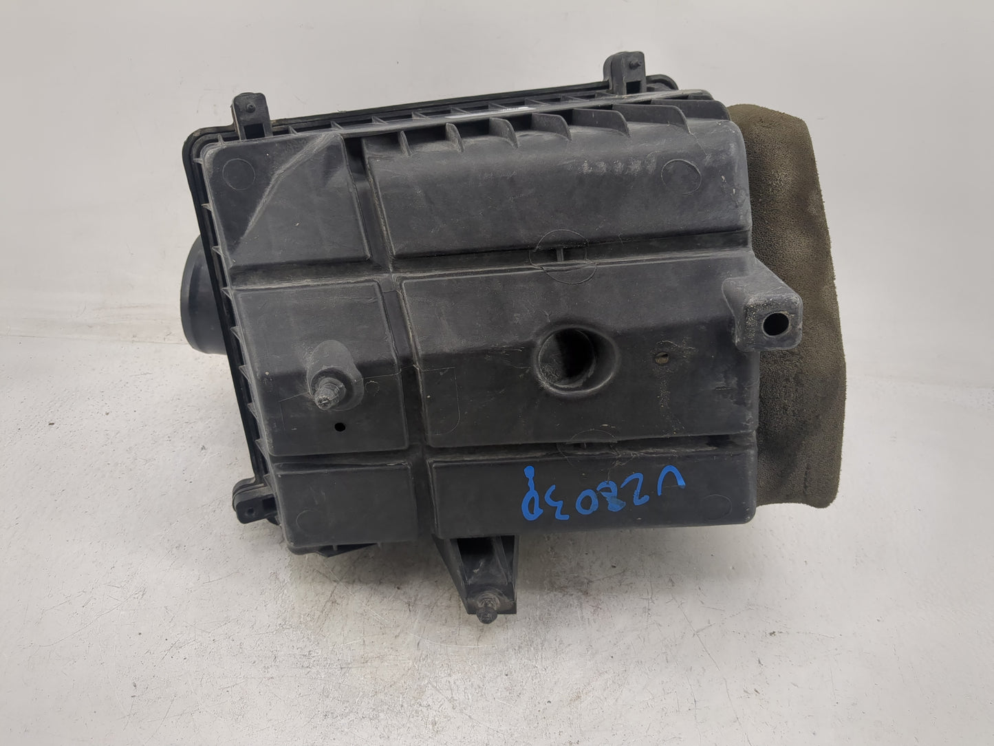 2010-2013 Chevrolet Silverado 1500 Air Cleaner Intake-duct Hose Tube - Oemusedautoparts1.com