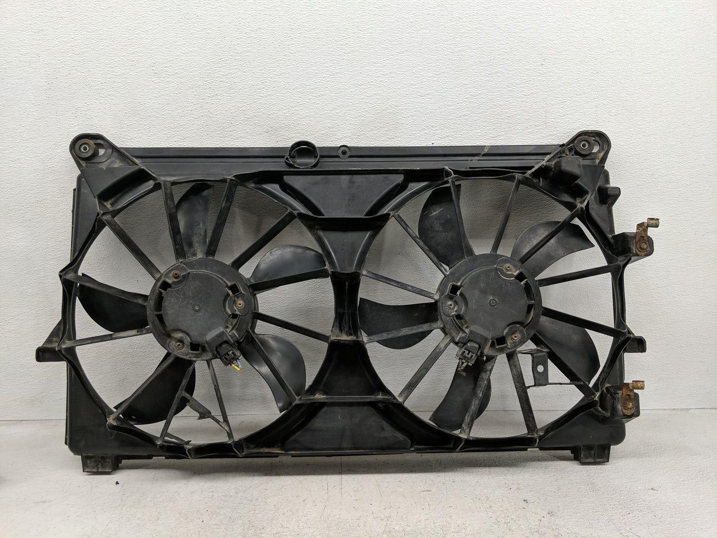 2009-2013 Chevrolet Silverado 1500 Electric Radiator Cooling Fan Motor Assembly P/N:15780788 Fits OEM Used Auto Parts - Oemu