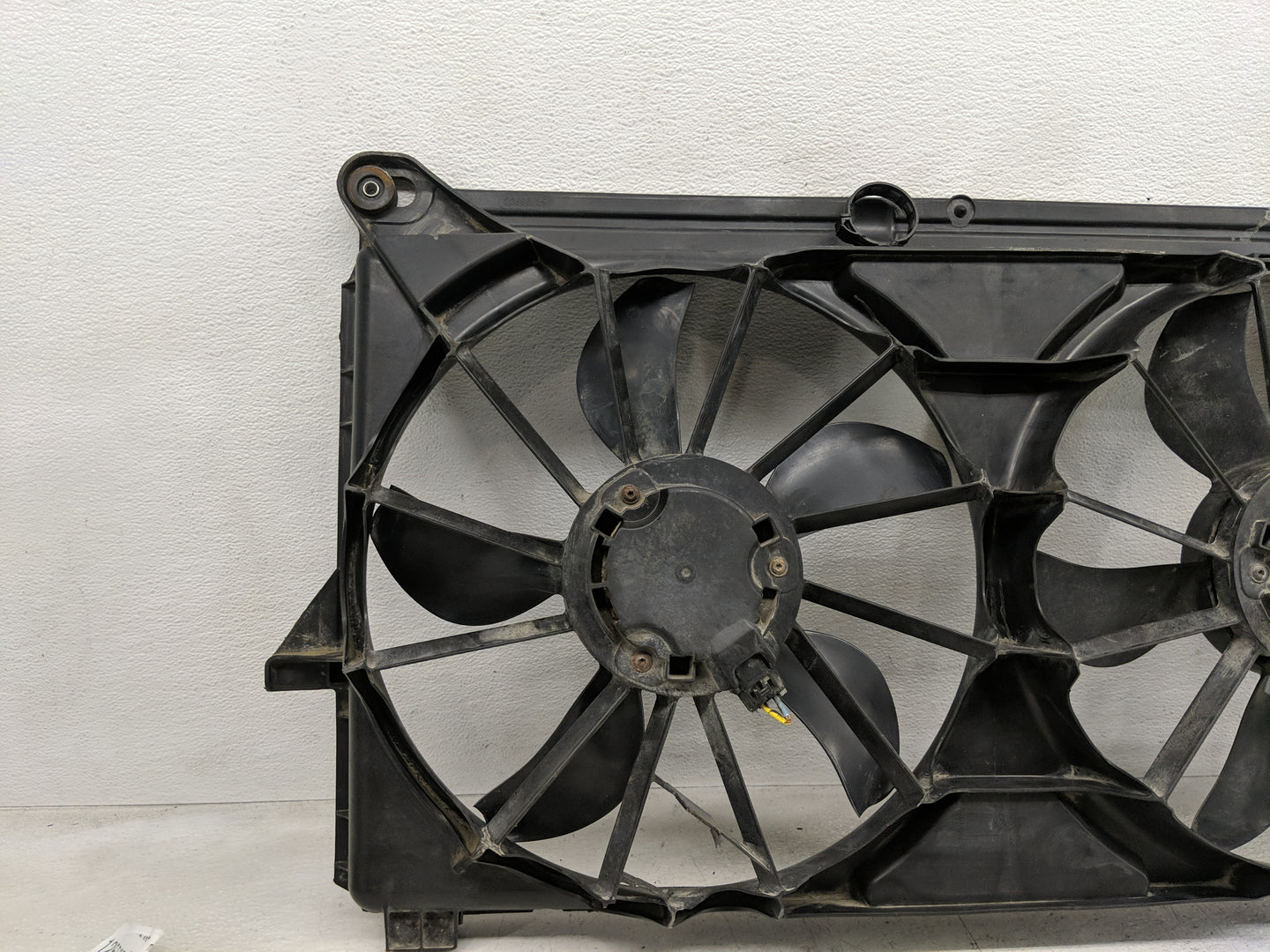 2009-2013 Chevrolet Silverado 1500 Electric Radiator Cooling Fan Motor Assembly P/N:15780788 Fits OEM Used Auto Parts - Oemu