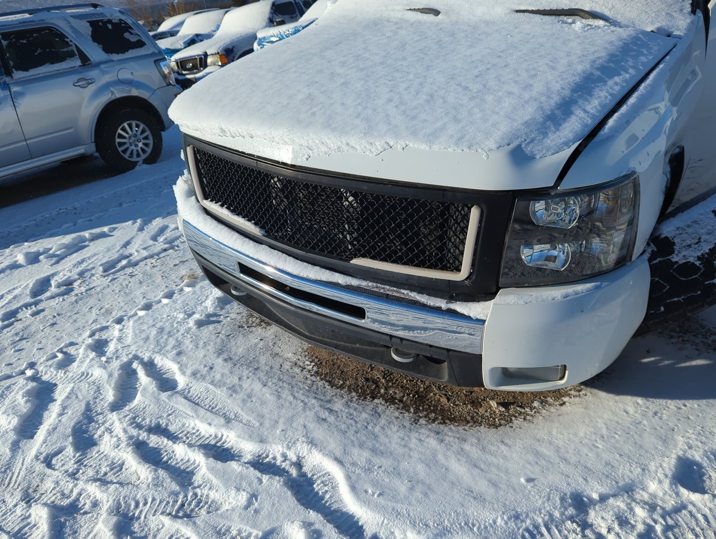 2010-2011 Chevrolet Silverado 1500 Front Grille Bumper Not Included - Oemusedautoparts1.com