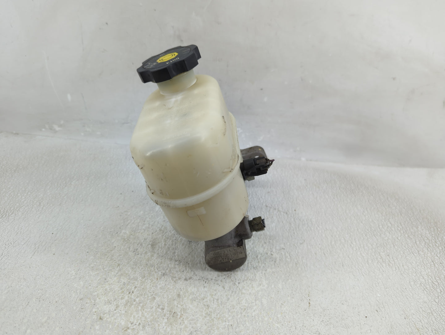 2007-2013 Chevrolet Silverado 1500 Brake Master Cylinder 1311301 - Oemusedautoparts1.com
