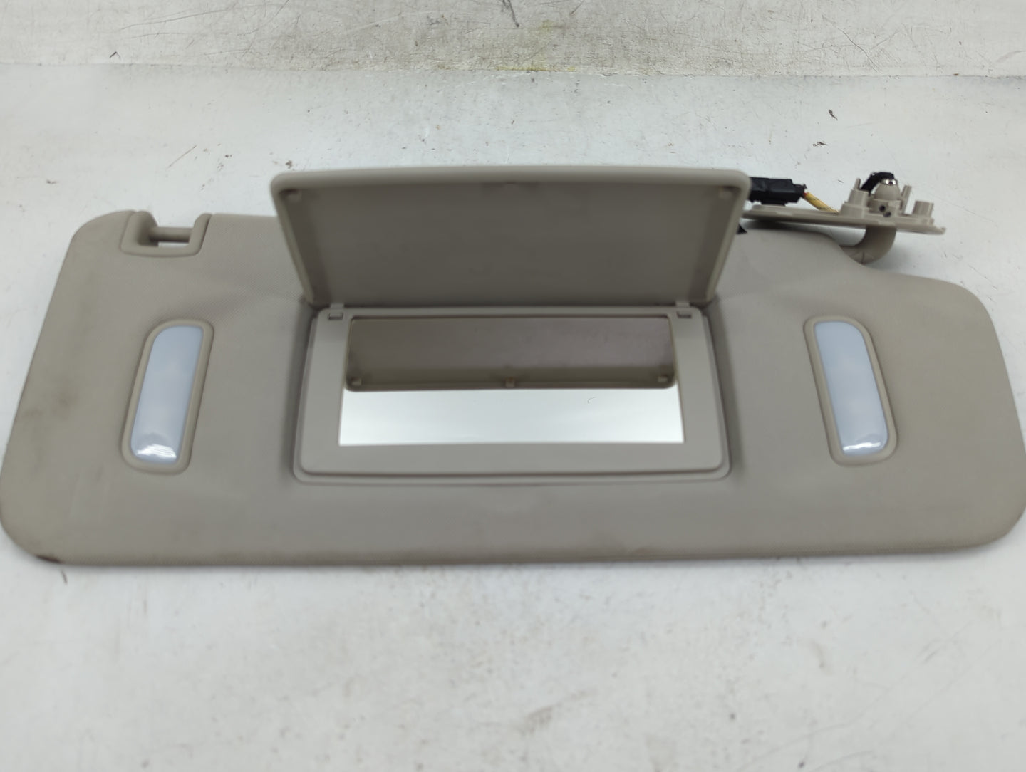 2007-2013 Chevrolet Silverado 1500 Sun Visor Shade Replacement Passenger Right Mirror Fits OEM Used Auto Parts - Oemusedauto