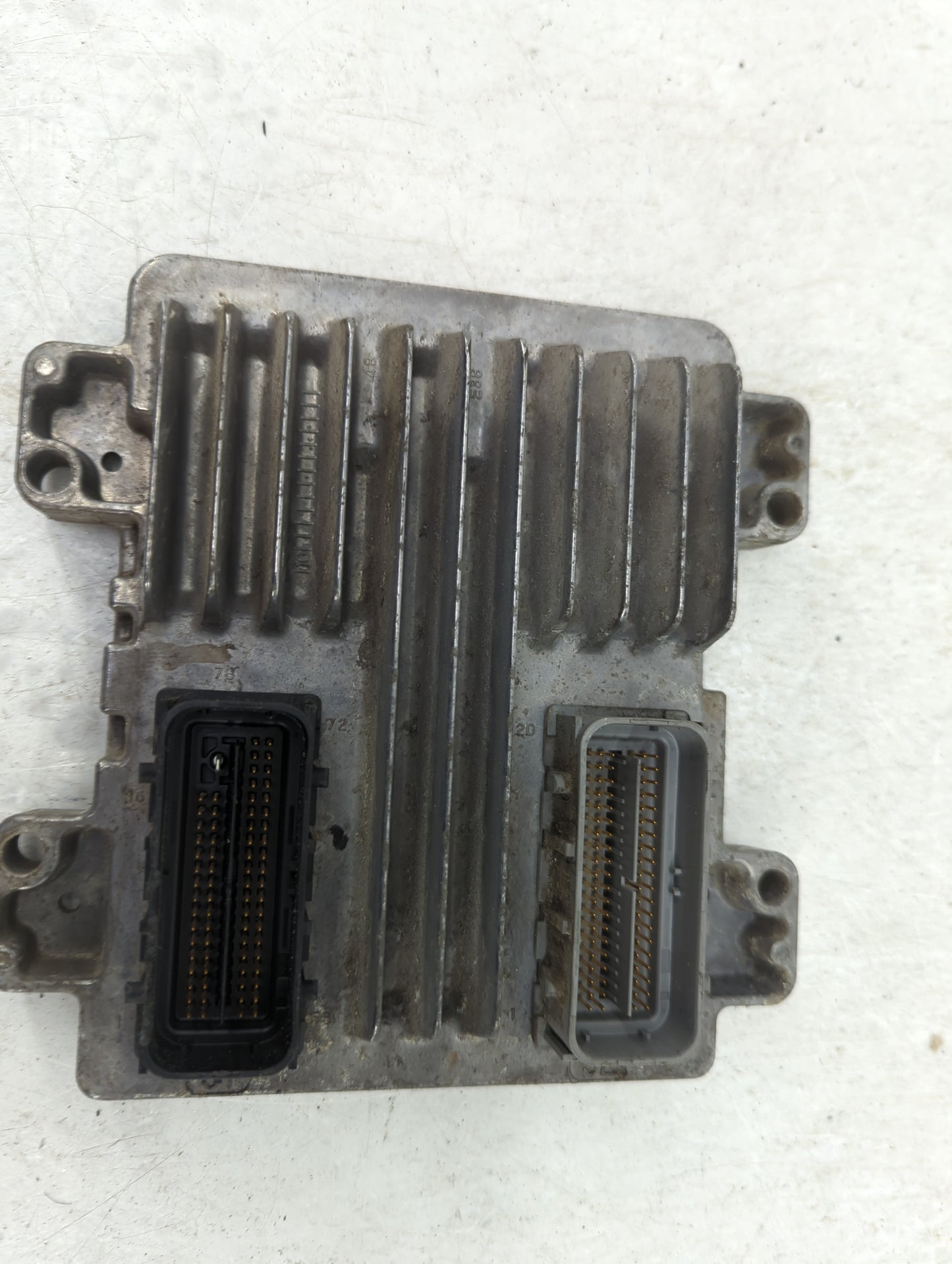 2010-2013 Chevrolet Silverado 1500 PCM Engine Control Computer ECU ECM PCU OEM P/N:12639900 Fits OEM Used Auto Parts - Oemus