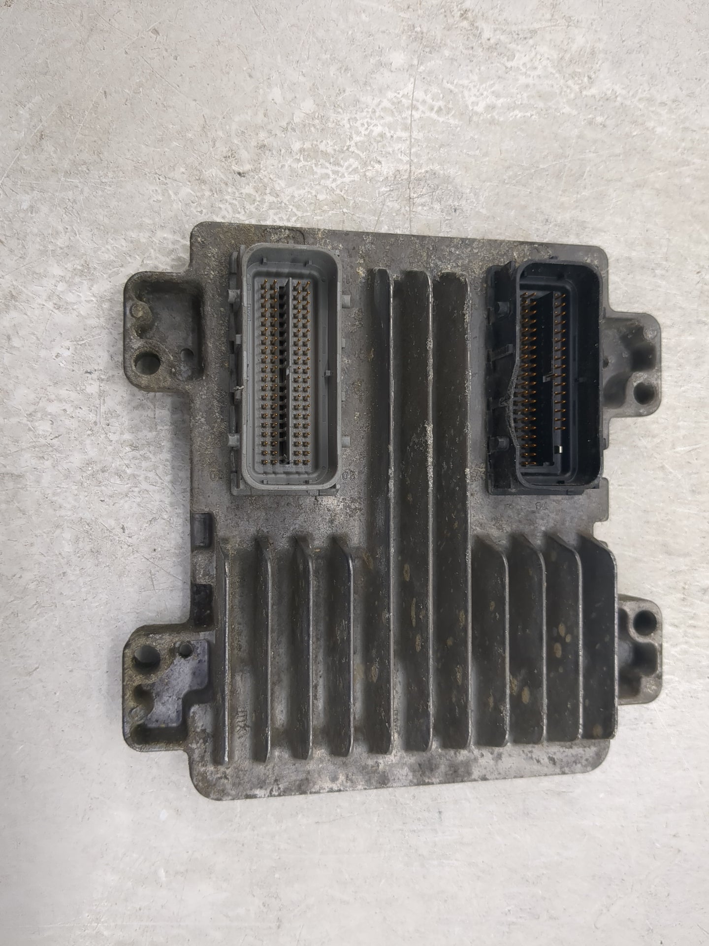 2010-2013 Chevrolet Silverado 1500 PCM Engine Control Computer ECU ECM PCU OEM P/N:12639900 Fits OEM Used Auto Parts - Oemus