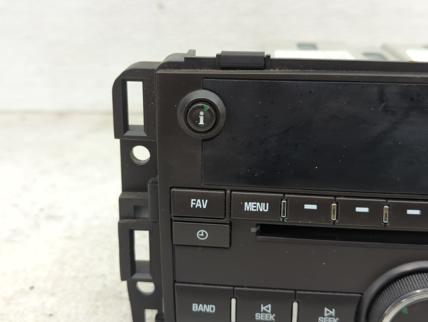 2010-2013 Chevrolet Silverado 1500 Radio AM FM Cd Player Receiver Replacement P/N:20934593 28256335 Fits OEM Used Auto Parts