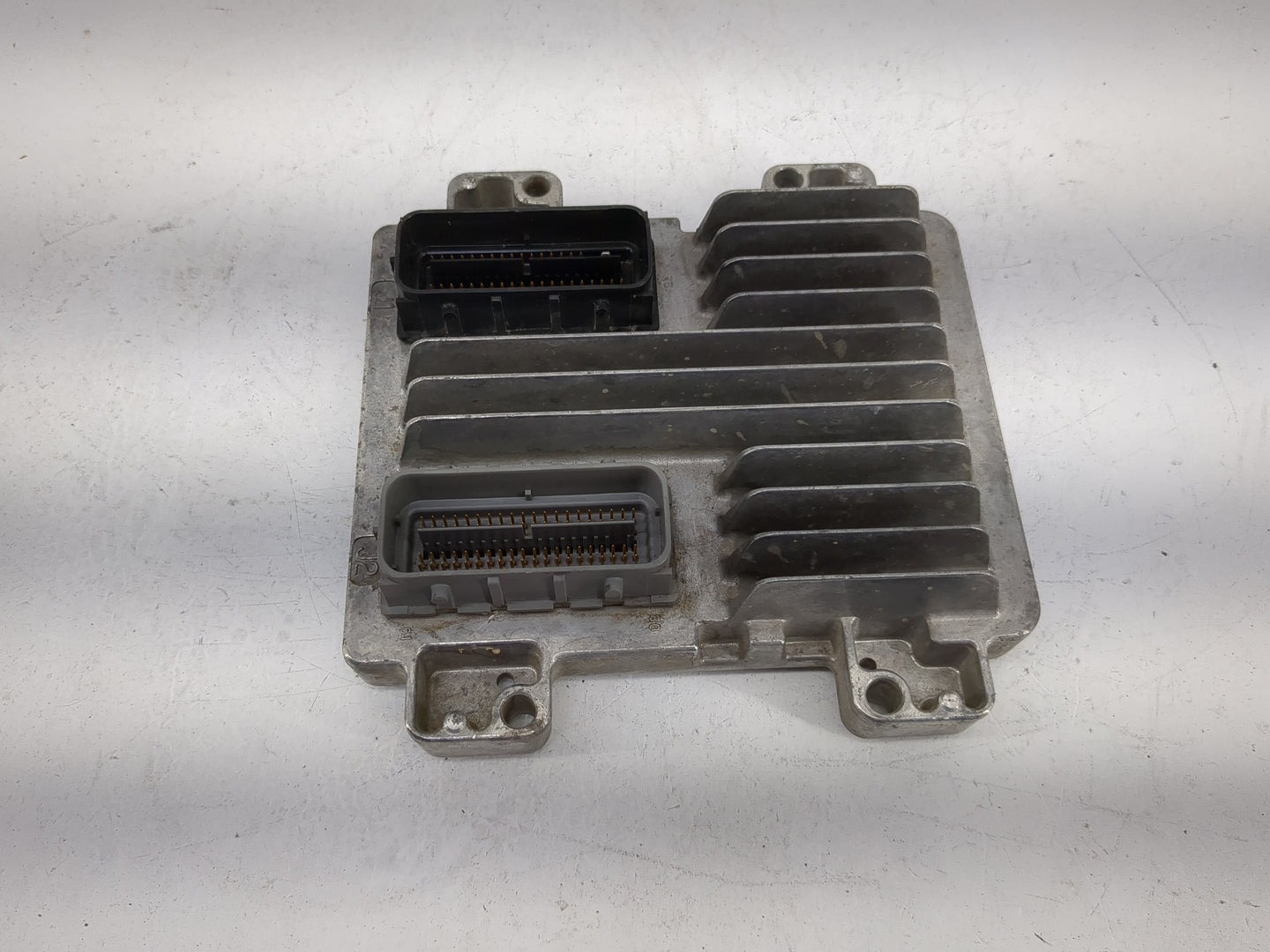 2010-2013 Chevrolet Silverado 1500 PCM Engine Control Computer ECU ECM PCU OEM P/N:12639900 12633238 Fits OEM Used Auto Part