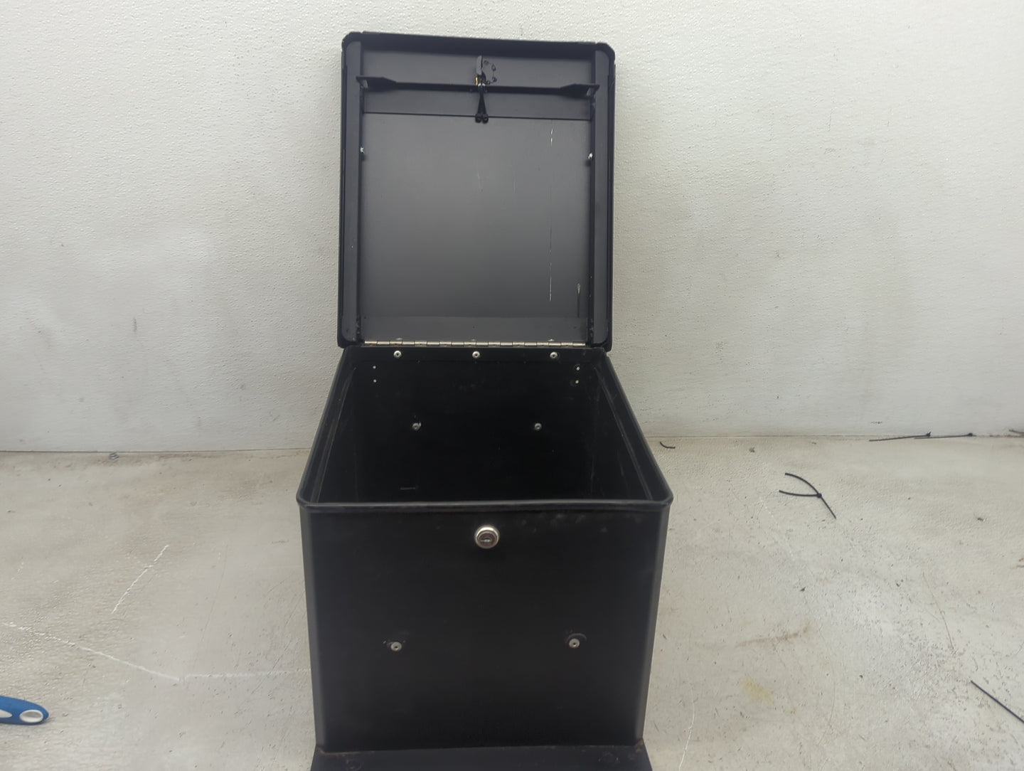 2011 Chevrolet Silverado 1500 Overhead Roof Console Interior Dome Light - Oemusedautoparts1.com
