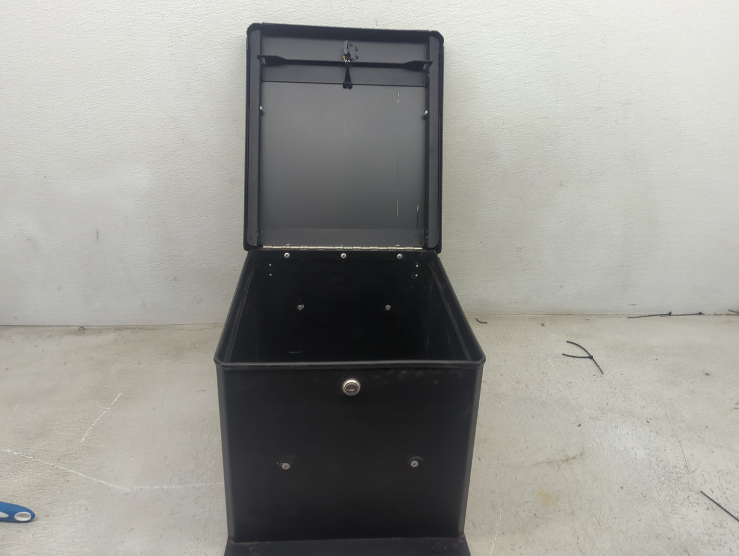 2011 Chevrolet Silverado 1500 Overhead Roof Console Interior Dome Light - Oemusedautoparts1.com