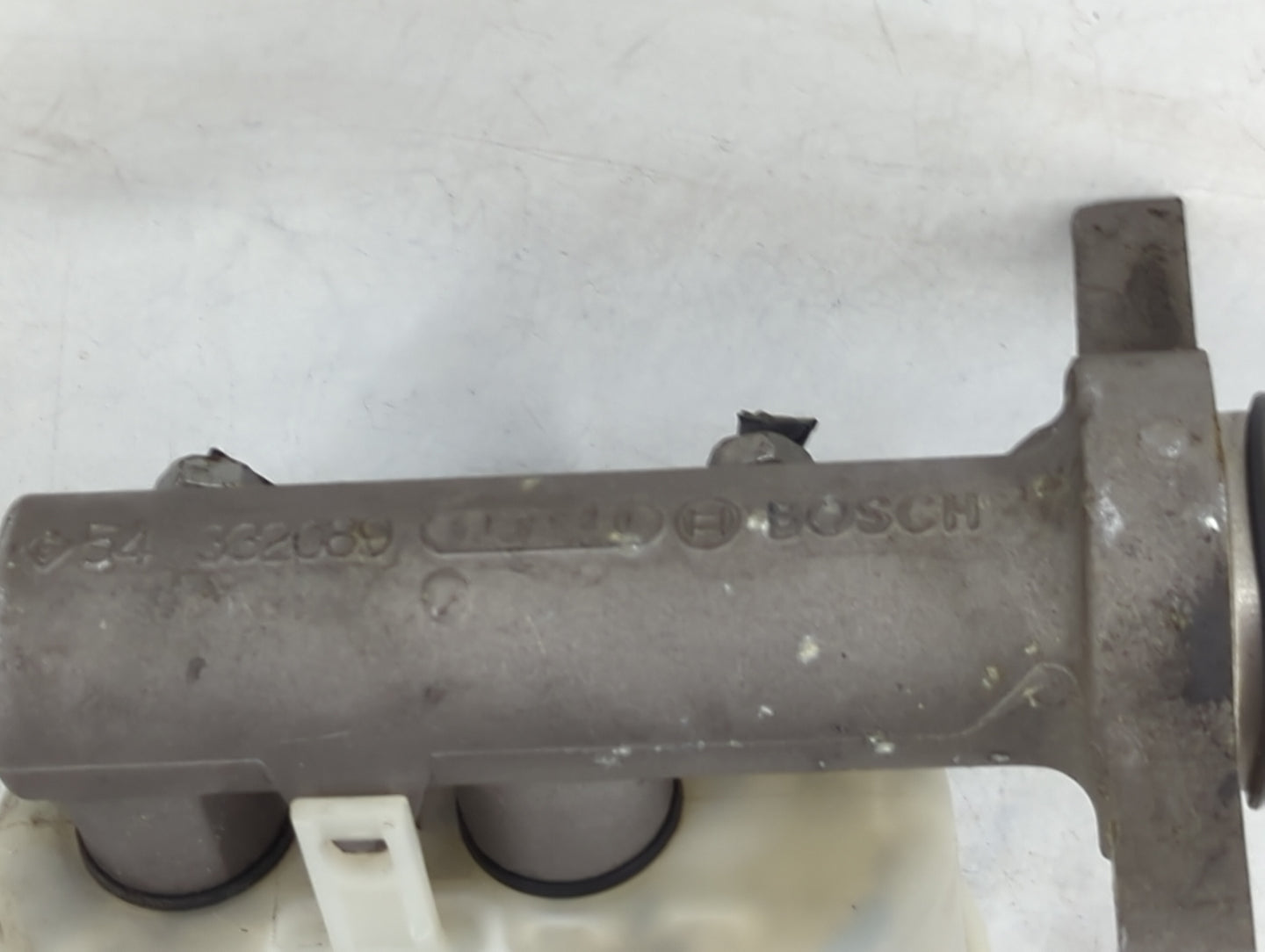 2007-2013 Chevrolet Silverado 1500 Brake Master Cylinder 1490841 - Oemusedautoparts1.com