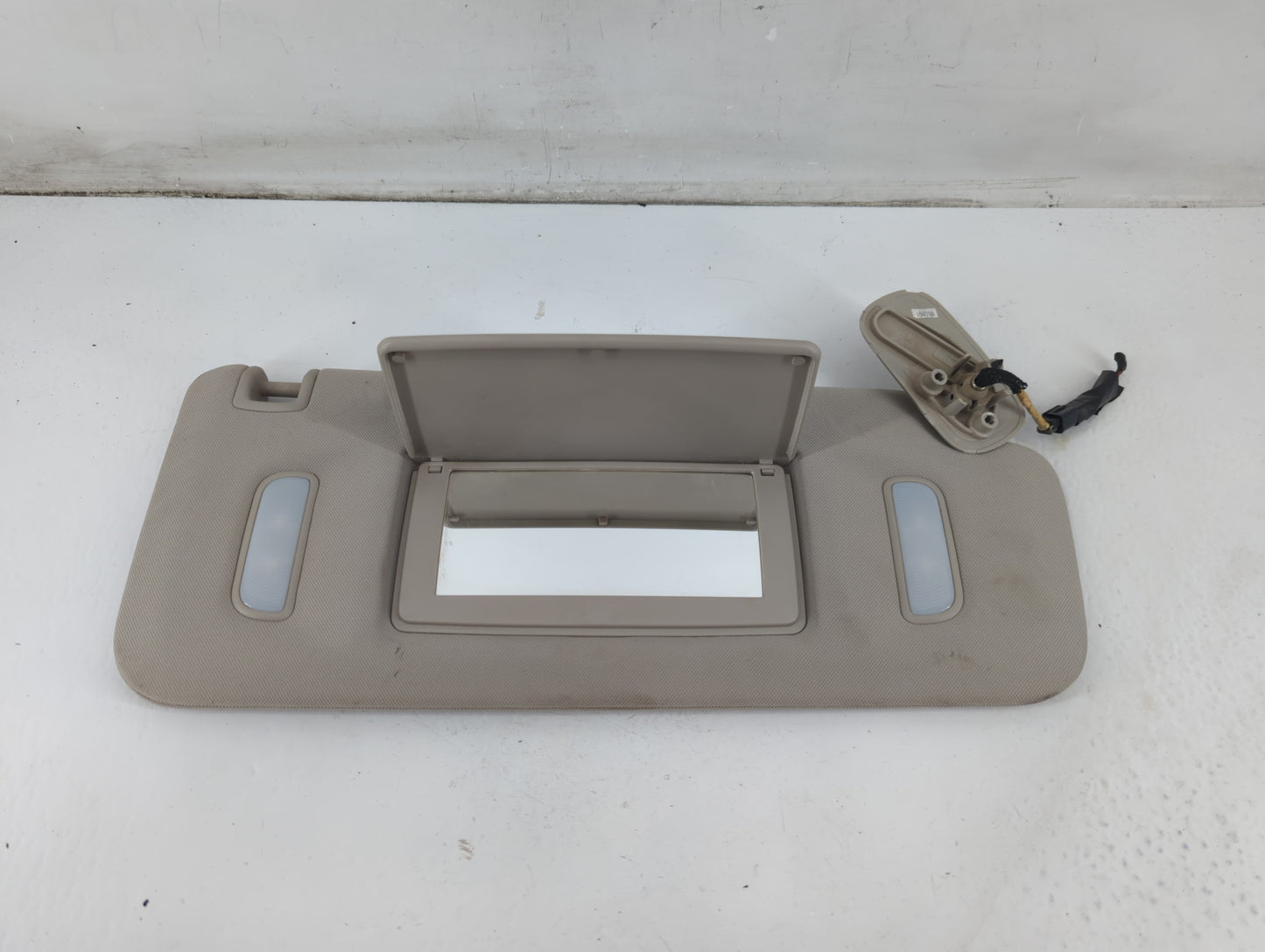 2007-2014 Chevrolet Silverado 2500 Sun Visor Shade Replacement Passenger Right Mirror Fits OEM Used Auto Parts - Oemusedauto