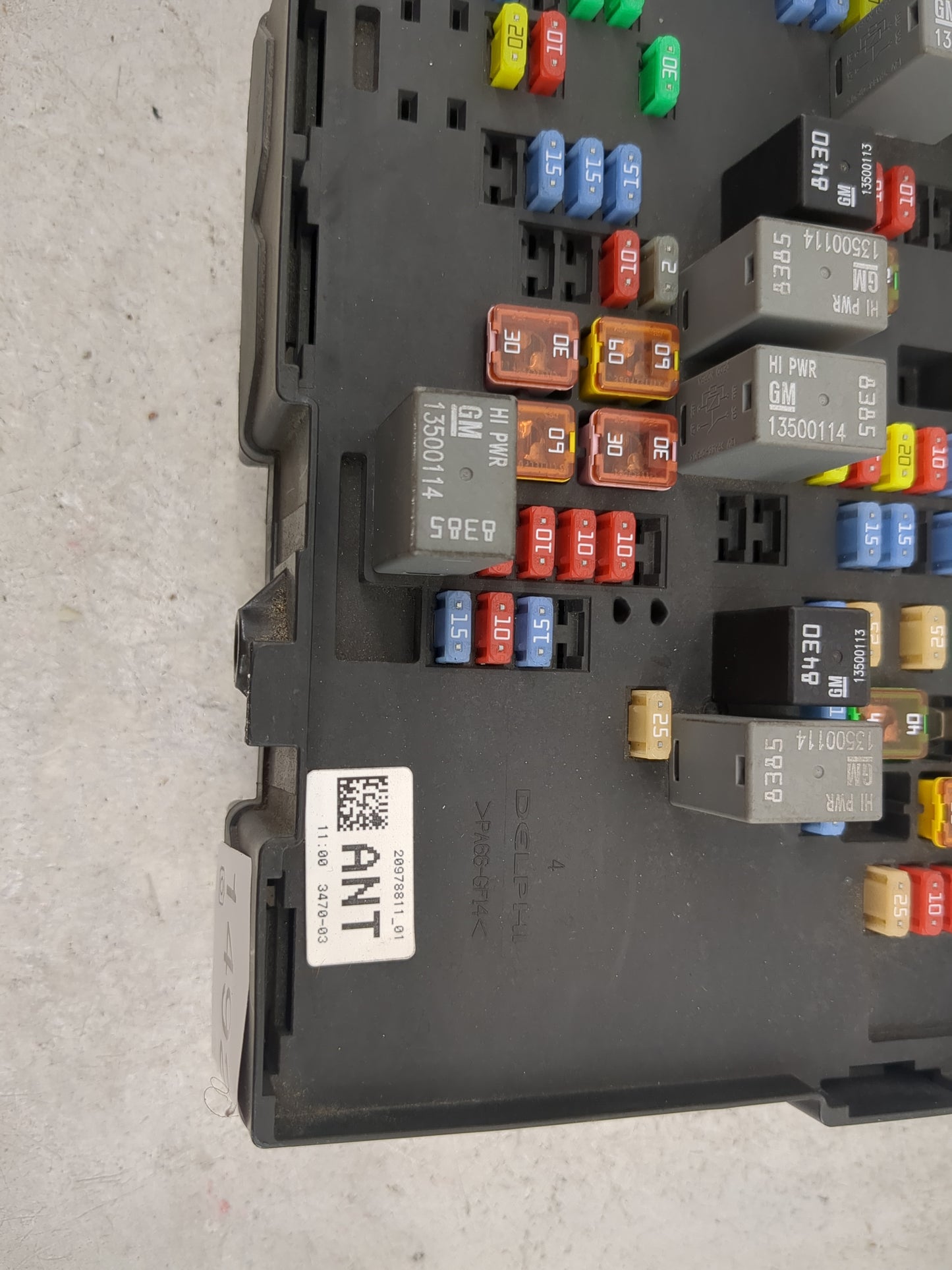 2011 Chevrolet Silverado 2500 Fusebox Fuse Box Panel Relay Module P/N:20978811_01 3470-03, 13500114 Fits Fits 2010 2012 2013