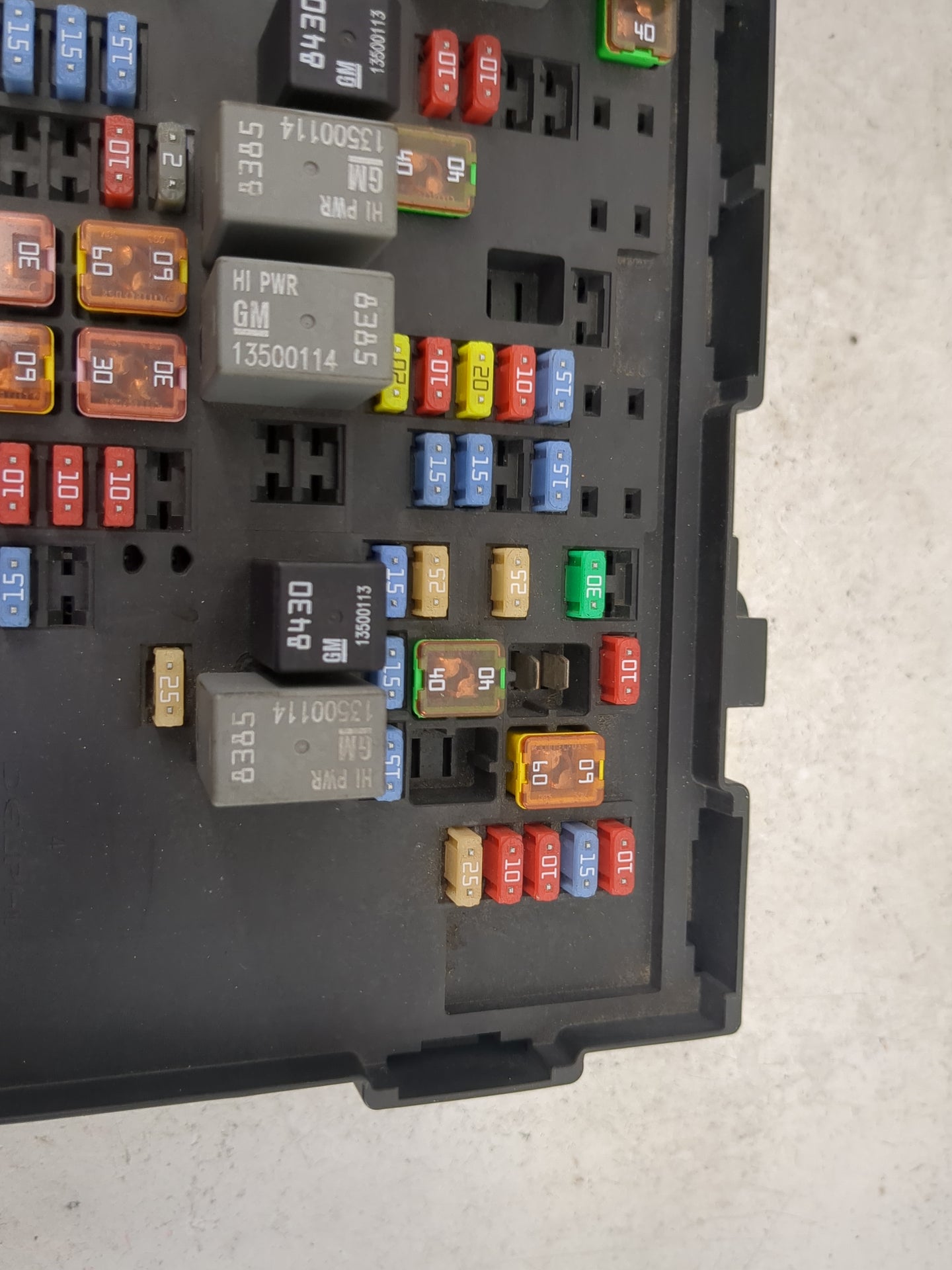 2011 Chevrolet Silverado 2500 Fusebox Fuse Box Panel Relay Module P/N:20978811_01 3470-03, 13500114 Fits Fits 2010 2012 2013