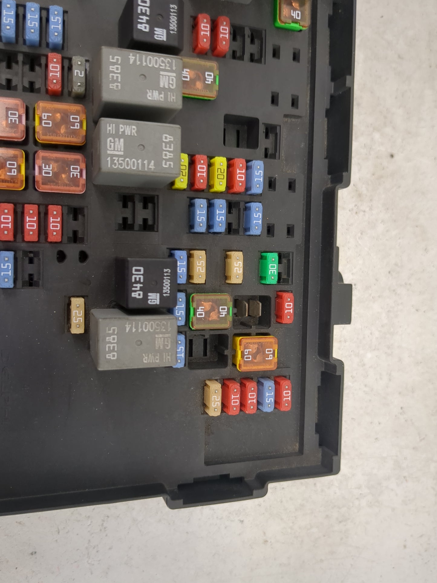 2011 Chevrolet Silverado 2500 Fusebox Fuse Box Panel Relay Module P/N:20978811_01 3470-03, 13500114 Fits Fits 2010 2012 2013
