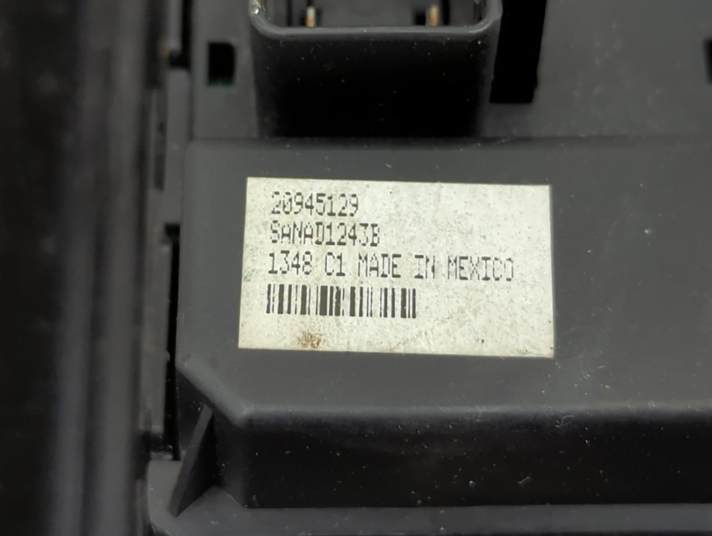 2011 Chevrolet Silverado 2500 Master Power Window Switch Replacement Driver Side Left P/N:20945129 SANAD1243B Fits OEM Used 