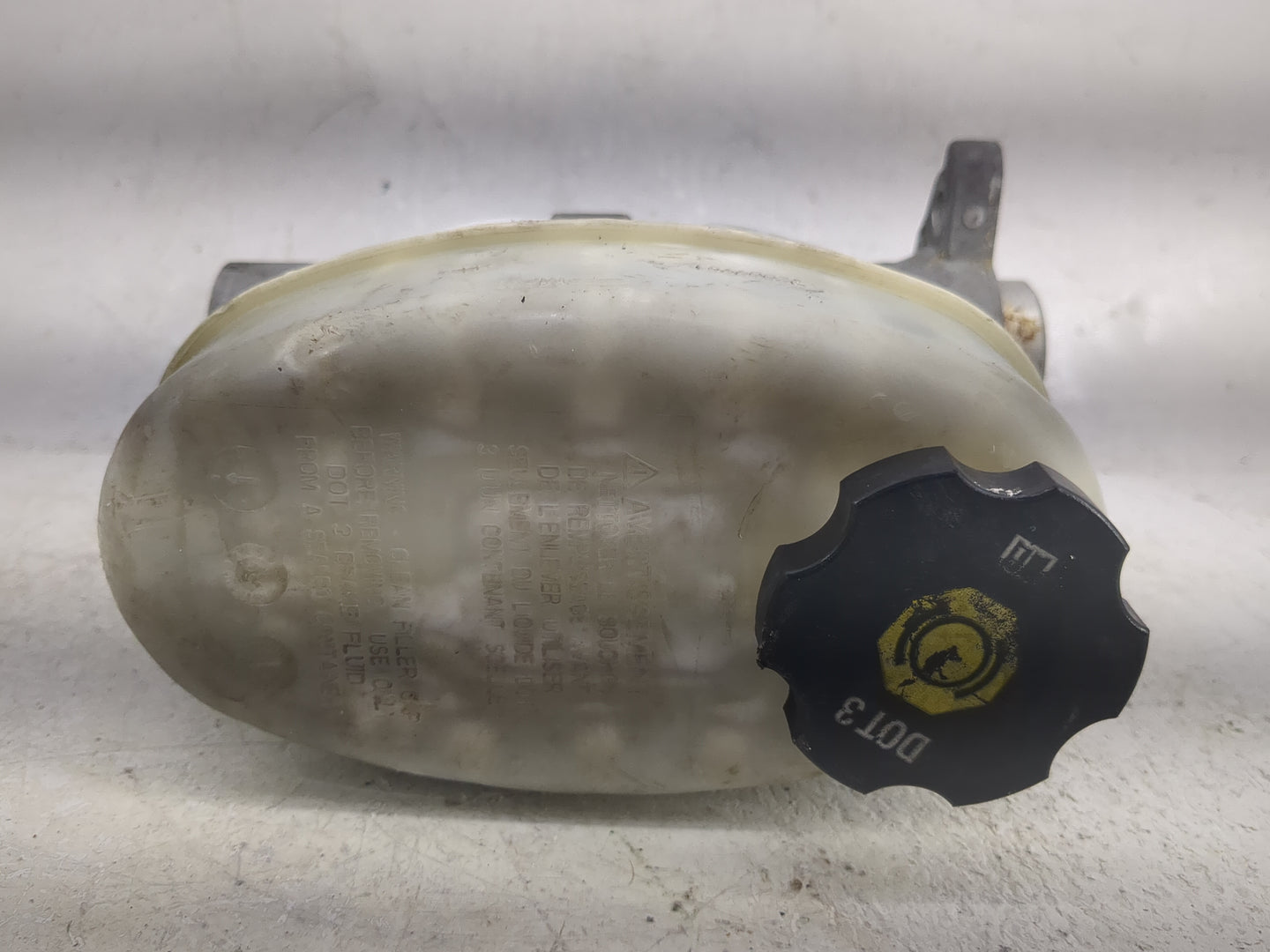 2009-2014 Chevrolet Silverado 2500 Brake Master Cylinder 1497523 - Oemusedautoparts1.com