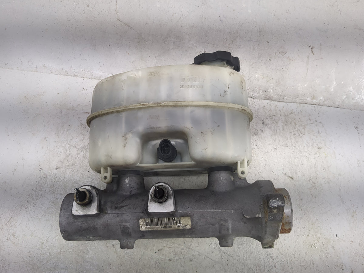 2009-2014 Chevrolet Silverado 2500 Brake Master Cylinder 1497523 - Oemusedautoparts1.com