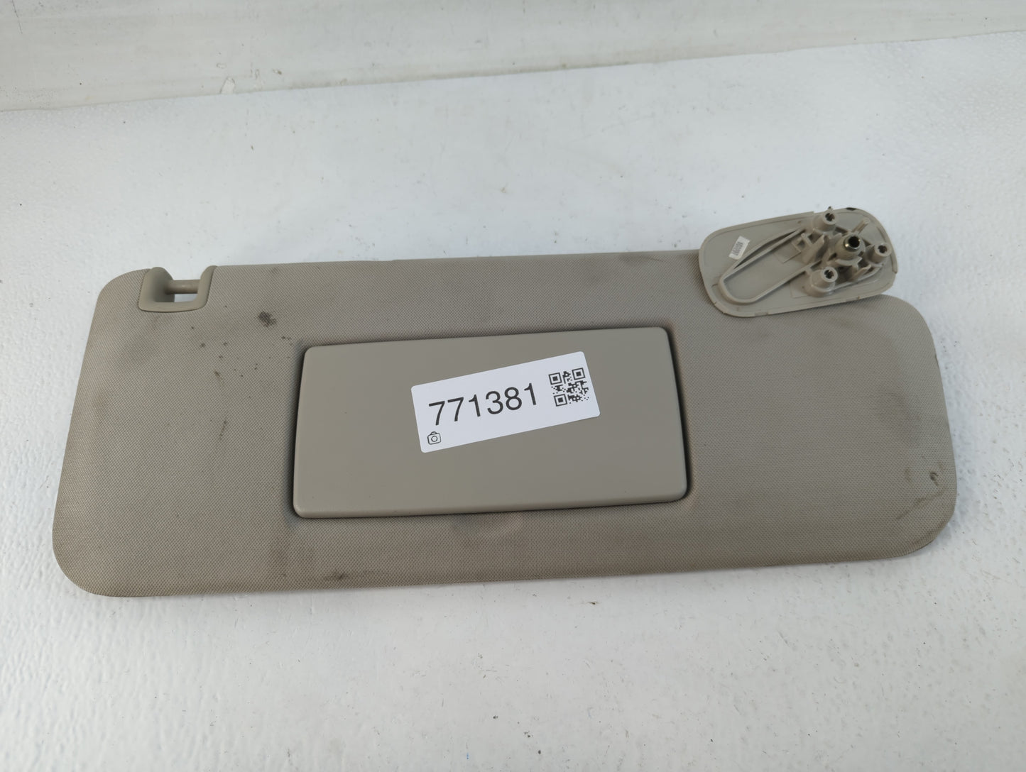 2007-2014 Chevrolet Silverado 2500 Sun Visor Shade Replacement Passenger Right Mirror Fits OEM Used Auto Parts - Oemusedauto