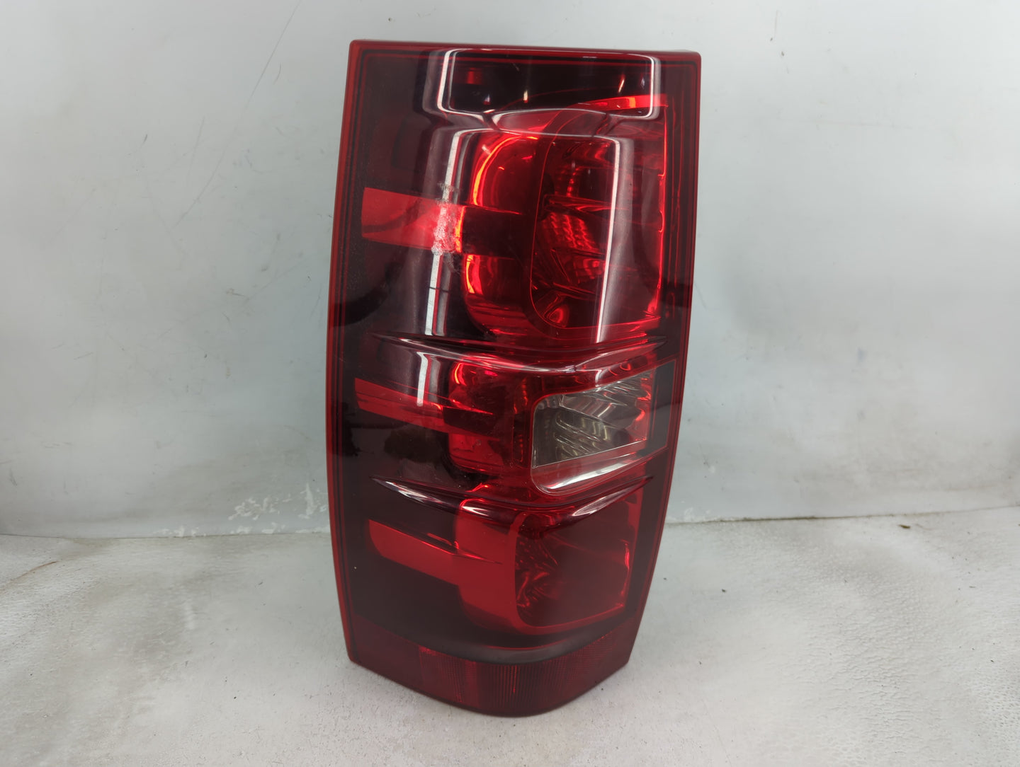 2007-2014 Chevrolet Suburban Tail Light Assembly Driver Left OEM P/N:SK1611-GTSY07 Fits OEM Used Auto Parts - Oemusedautopar