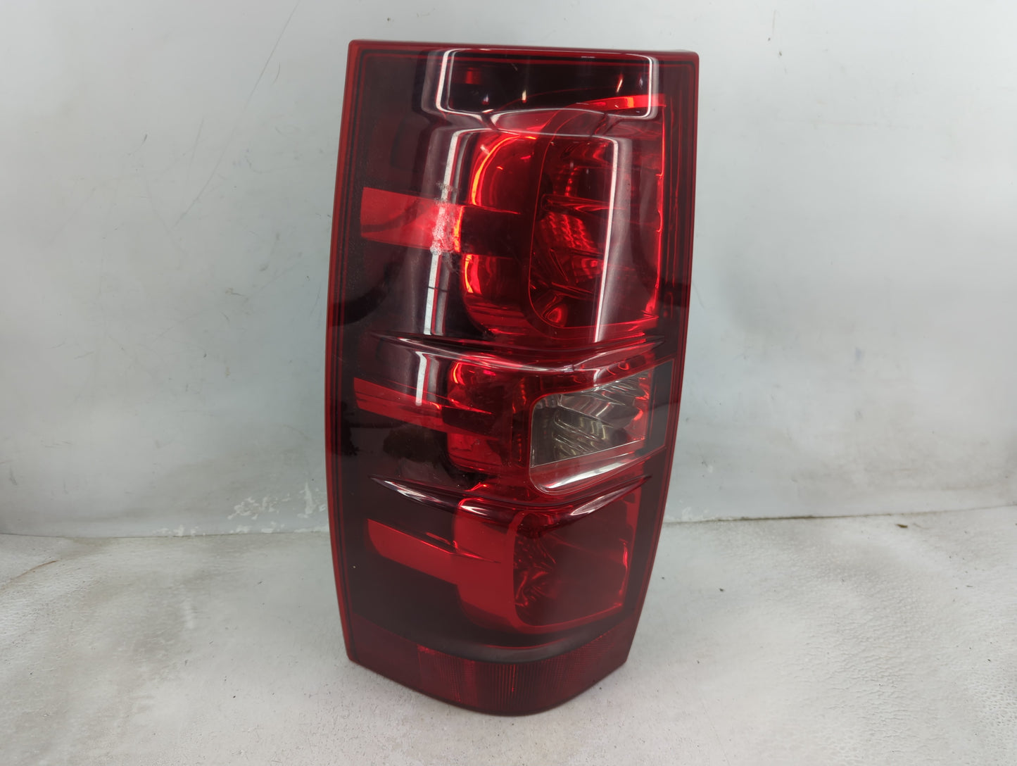 2007-2014 Chevrolet Suburban Tail Light Assembly Driver Left OEM P/N:SK1611-GTSY07 Fits OEM Used Auto Parts - Oemusedautopar