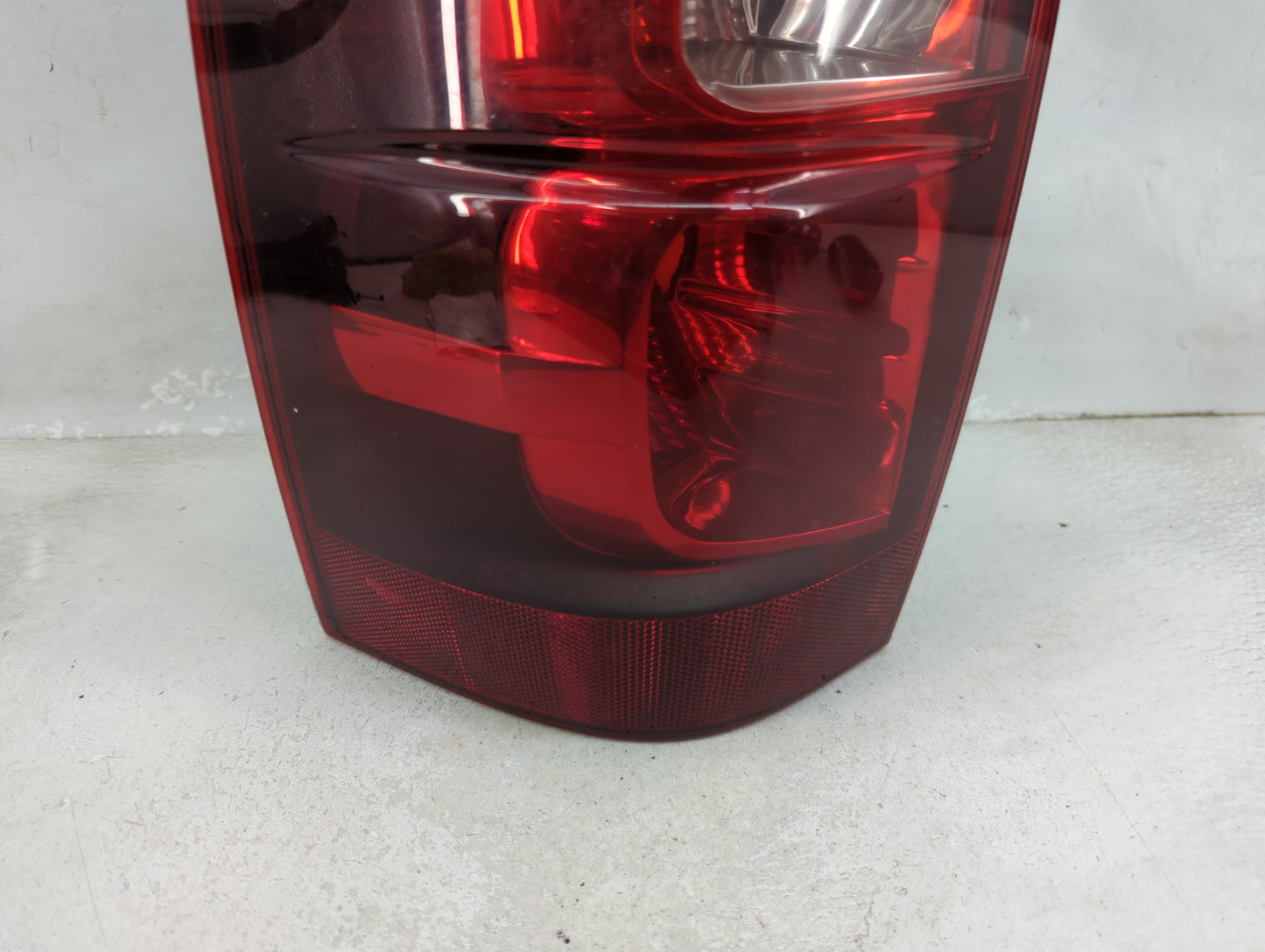 2007-2014 Chevrolet Suburban Tail Light Assembly Driver Left OEM P/N:SK1611-GTSY07 Fits OEM Used Auto Parts - Oemusedautopar