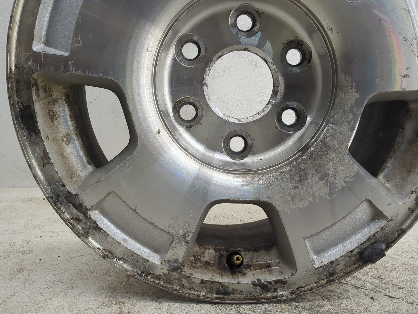 2007-2014 Chevrolet Suburban 1500 Oem Wheel Rim 1168434 - Oemusedautoparts1.com