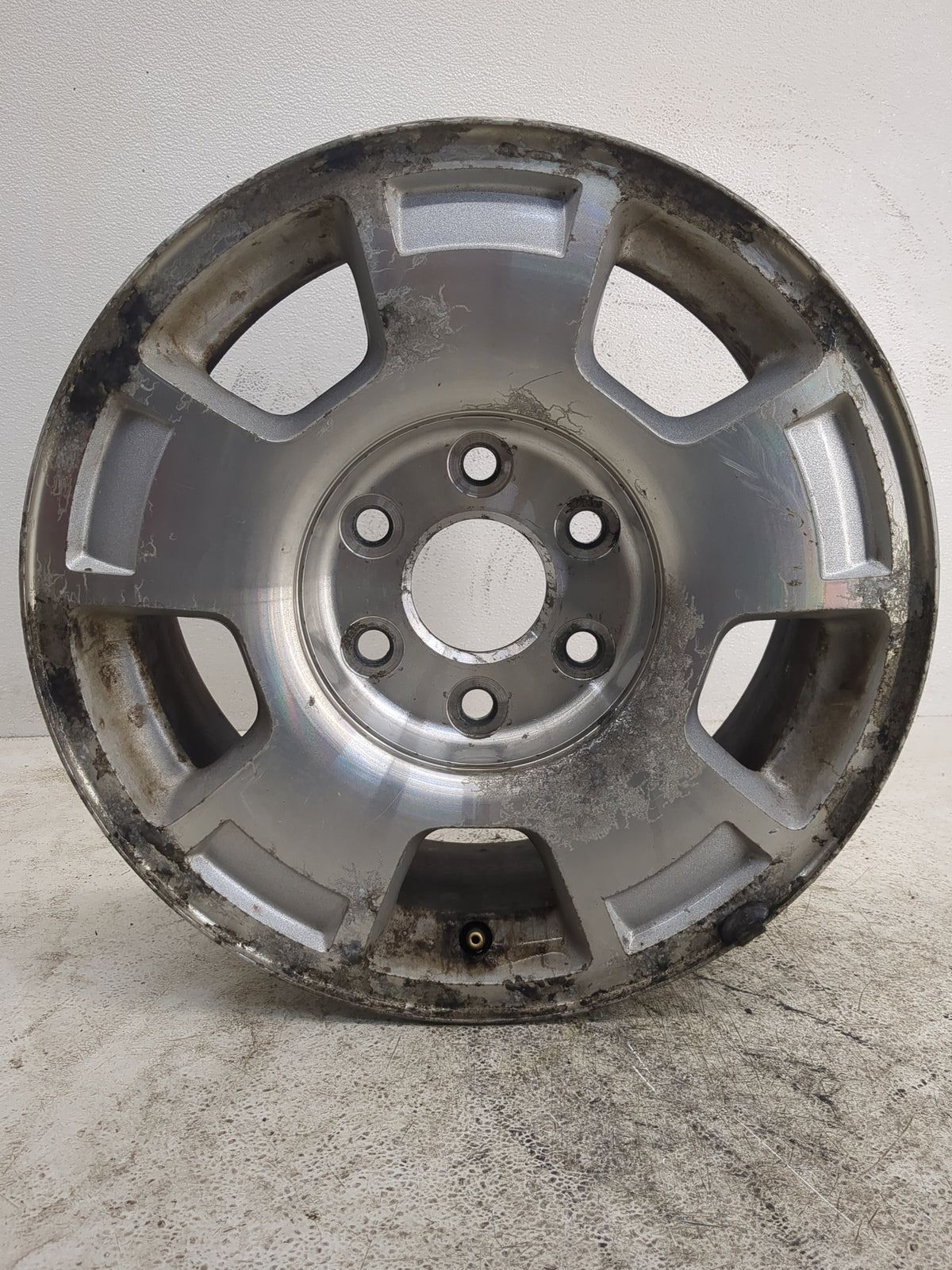2007-2014 Chevrolet Suburban 1500 Oem Wheel Rim 1168434 - Oemusedautoparts1.com