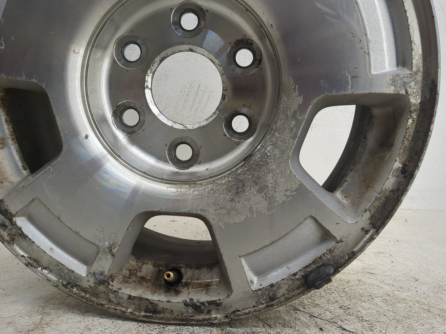 2007-2014 Chevrolet Suburban 1500 Oem Wheel Rim 1168434 - Oemusedautoparts1.com
