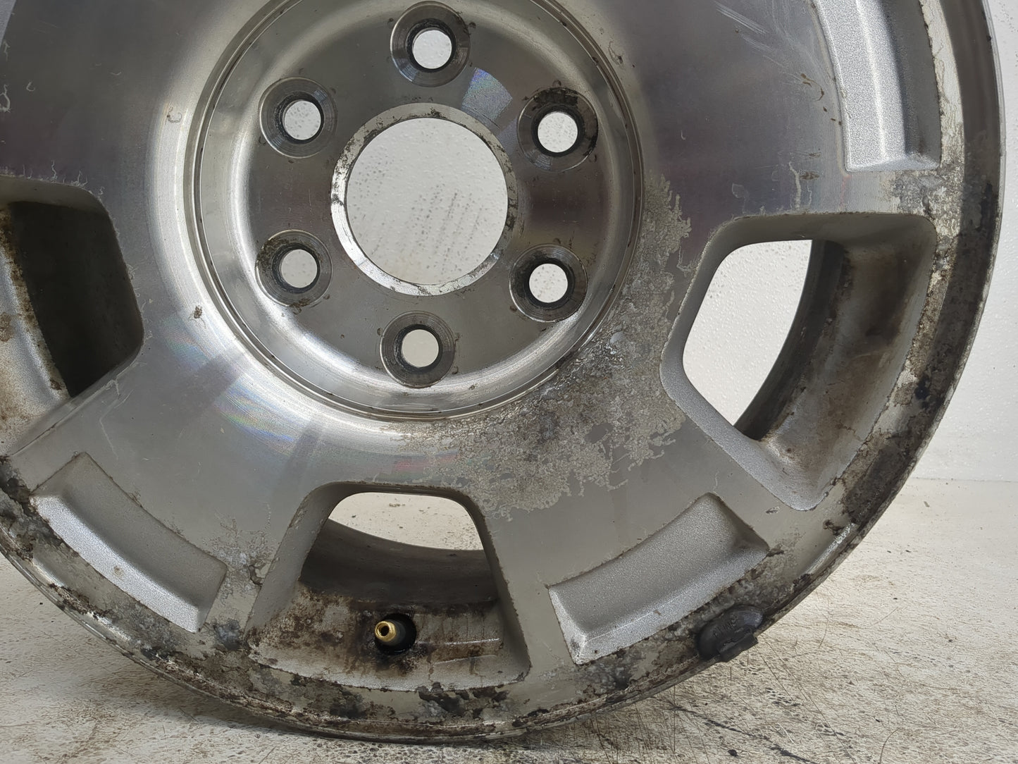 2007-2014 Chevrolet Suburban 1500 Oem Wheel Rim 1168434 - Oemusedautoparts1.com