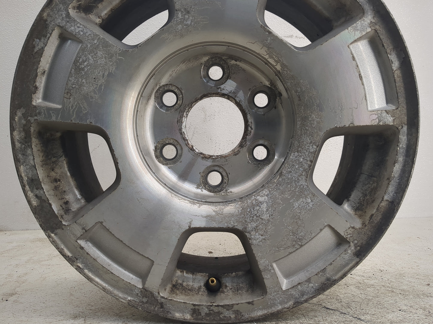 2007-2014 Chevrolet Suburban 1500 Oem Wheel Rim 1168435 - Oemusedautoparts1.com