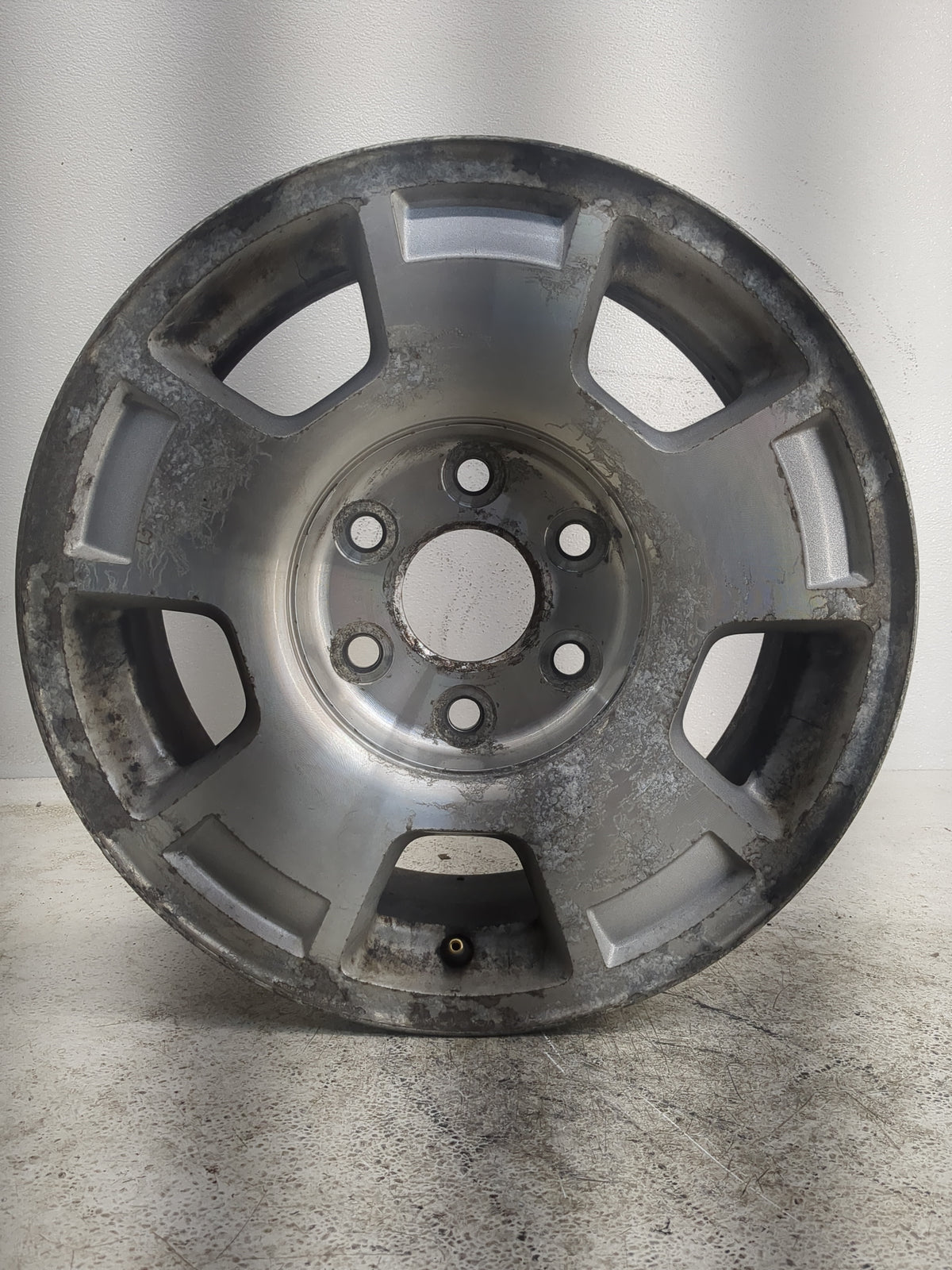 2007-2014 Chevrolet Suburban 1500 Oem Wheel Rim 1168435 - Oemusedautoparts1.com