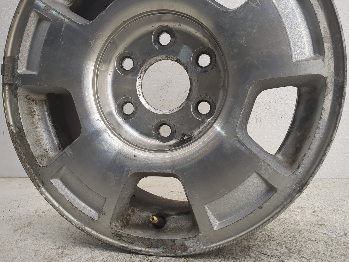 2007-2014 Chevrolet Suburban 1500 Oem Wheel Rim 1168436 - Oemusedautoparts1.com