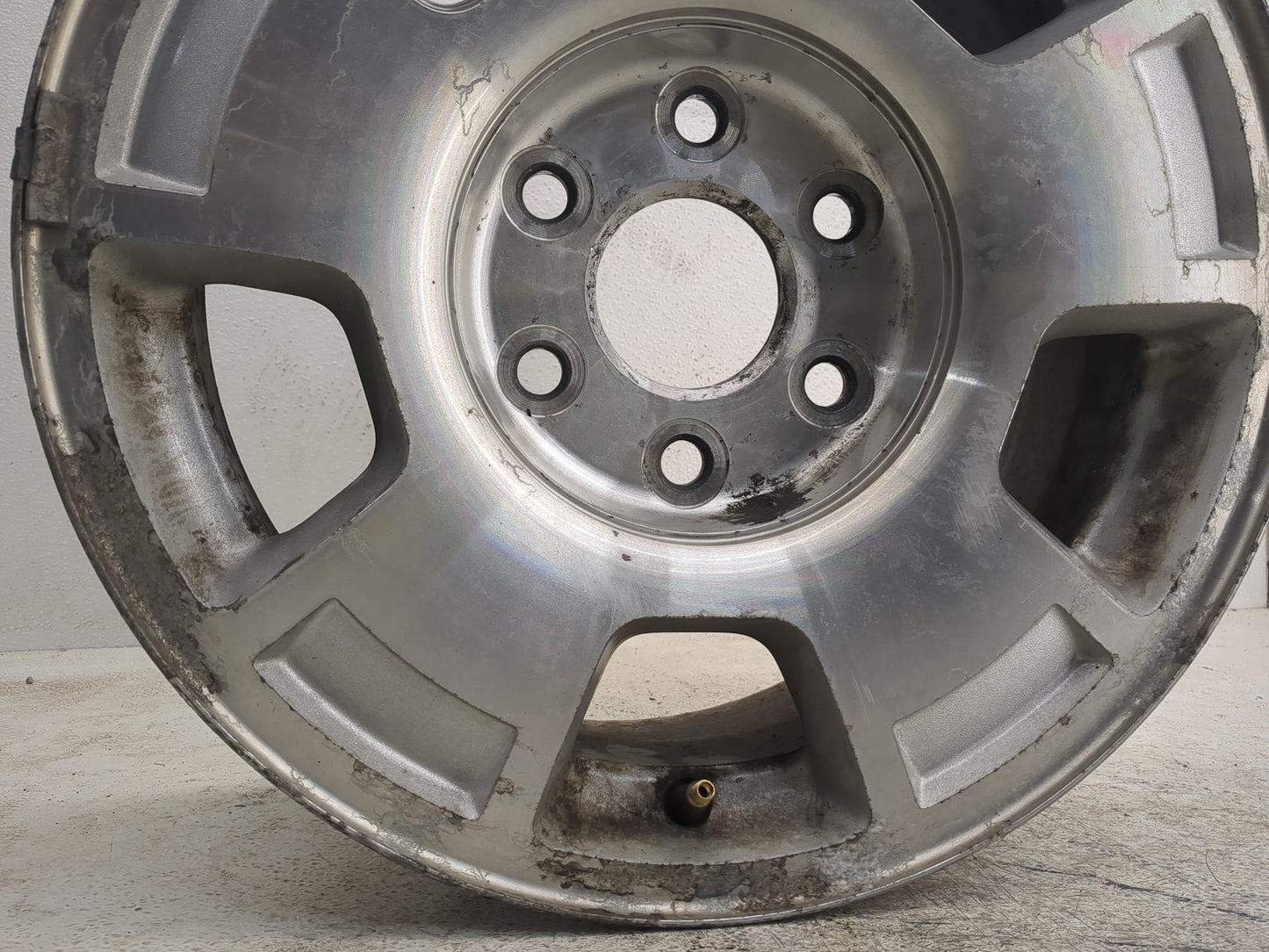 2007-2014 Chevrolet Suburban 1500 Oem Wheel Rim 1168436 - Oemusedautoparts1.com