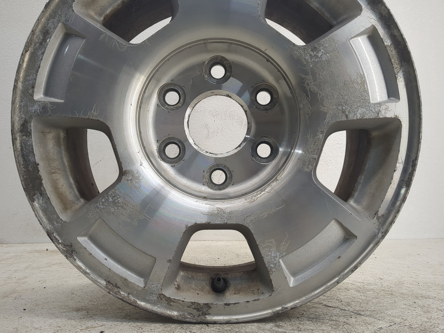 2007-2014 Chevrolet Suburban 1500 Oem Wheel Rim 1168437 - Oemusedautoparts1.com