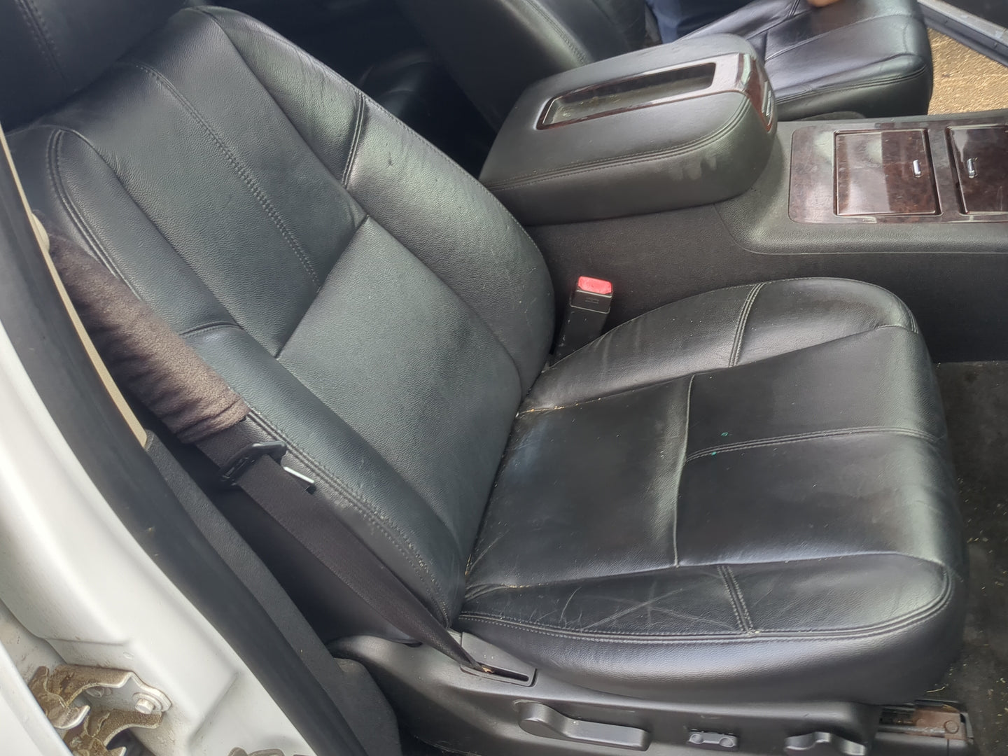 2010-2011 Chevrolet Suburban 1500 Passenger Front Seat Oem - Oemusedautoparts1.com