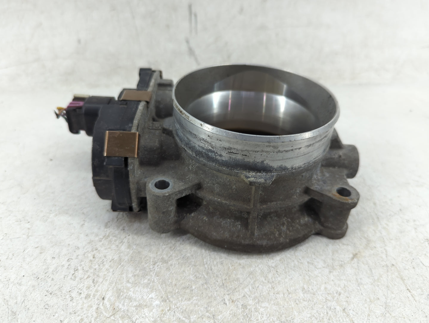 2009-2014 Chevrolet Suburban 1500 Throttle Body Fits Fits 2009 2010 2011 2012 2013 2014 2015 OEM Used Auto Parts - Oemusedau