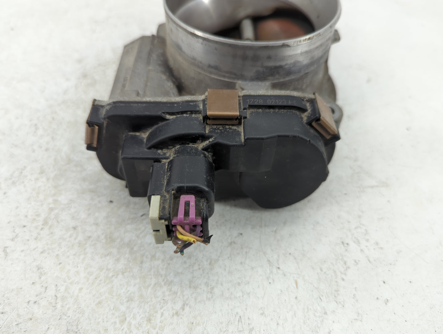 2009-2014 Chevrolet Suburban 1500 Throttle Body Fits Fits 2009 2010 2011 2012 2013 2014 2015 OEM Used Auto Parts - Oemusedau