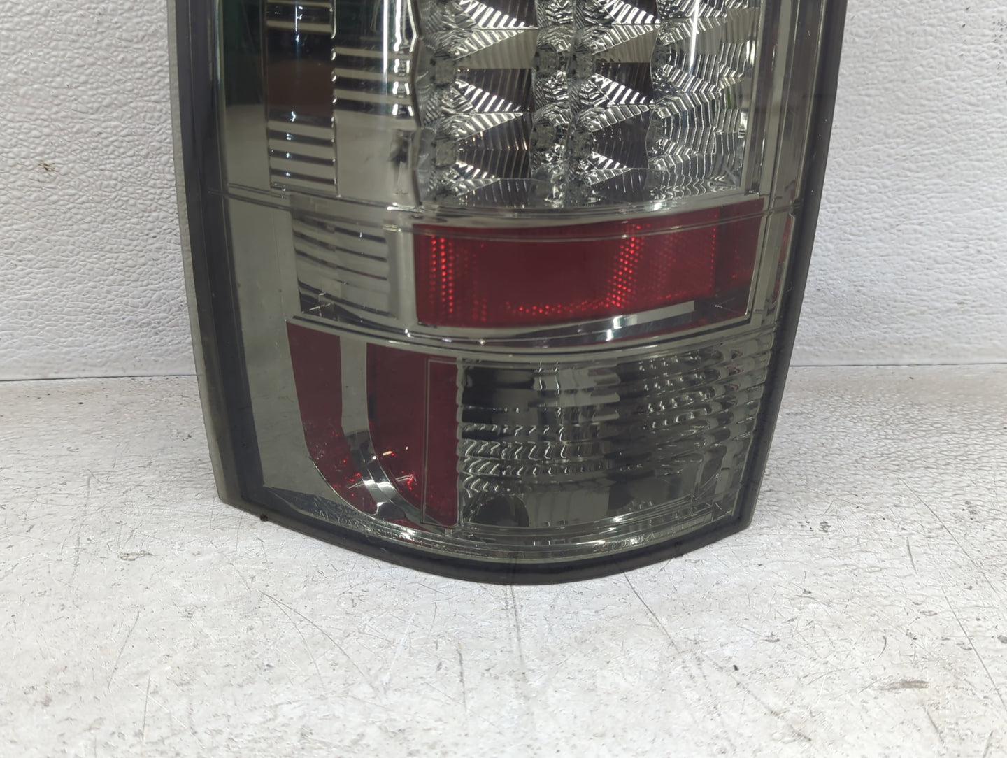 2007-2014 Chevrolet Suburban 1500 Tail Light Assembly Driver Left OEM Fits Fits 2007 2008 2009 2010 2011 2012 2013 2014 OEM 
